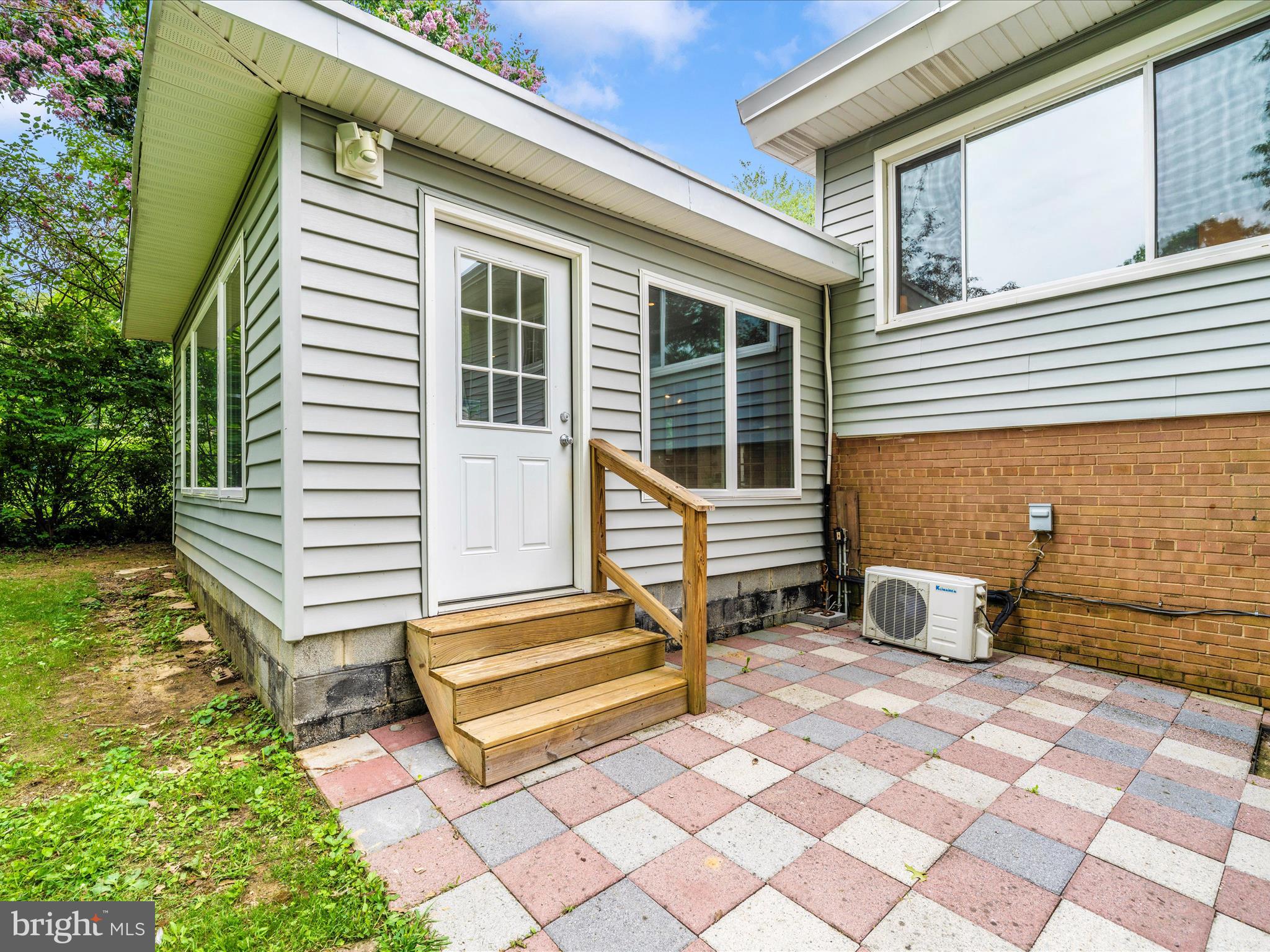 GREENWOOD KNOLLS - Residential Lease