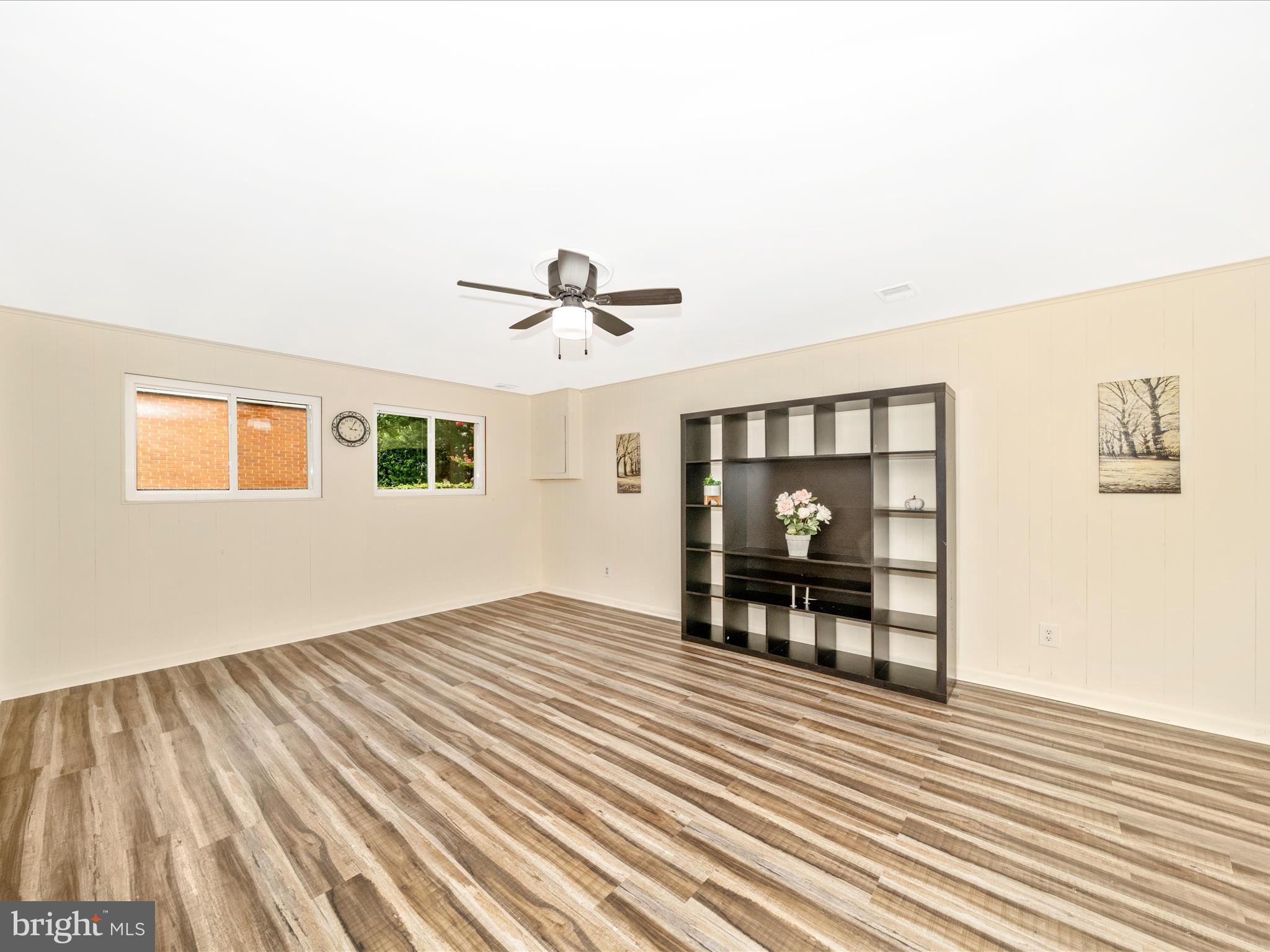 GREENWOOD KNOLLS - Residential Lease