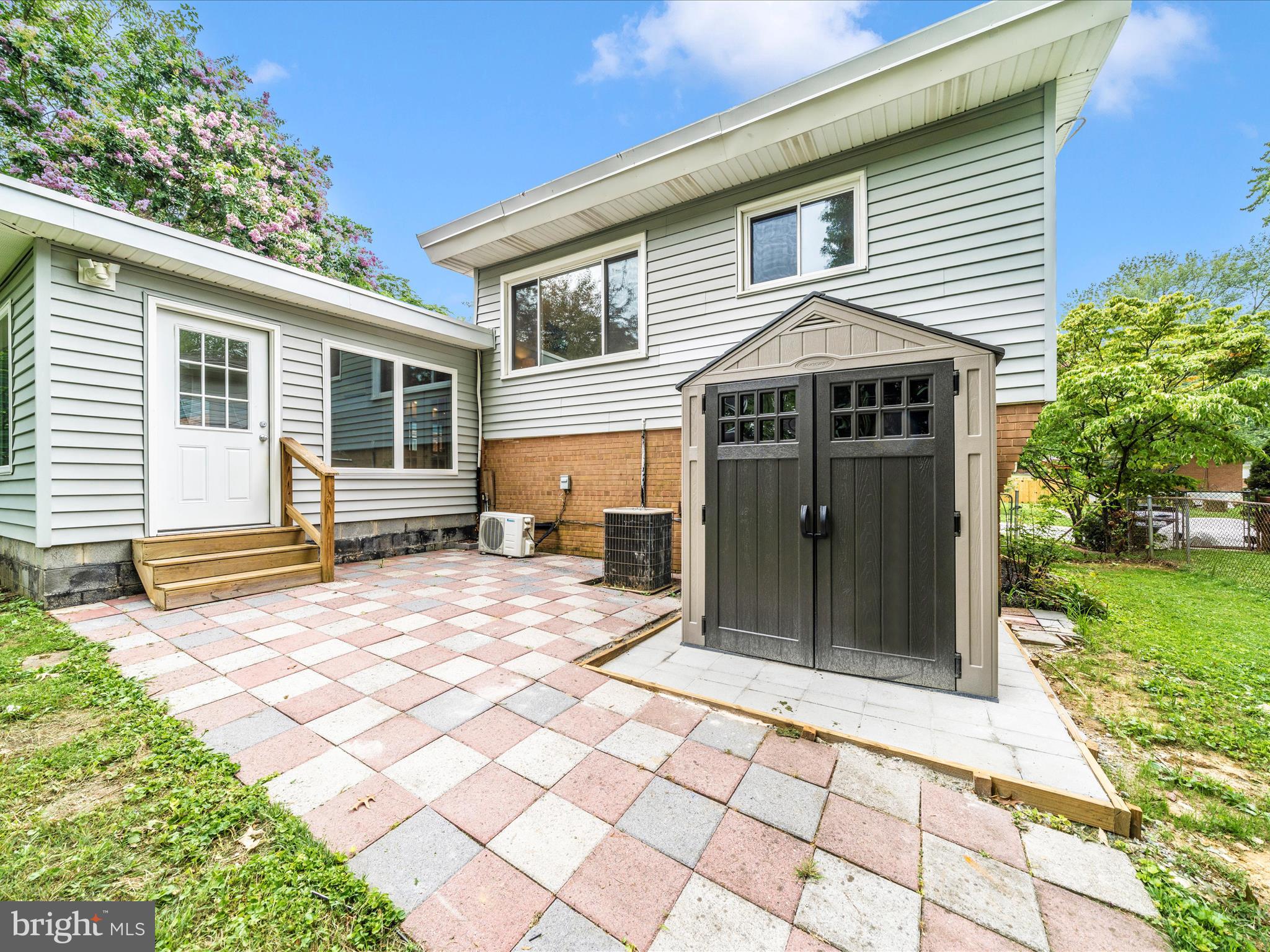 GREENWOOD KNOLLS - Residential Lease