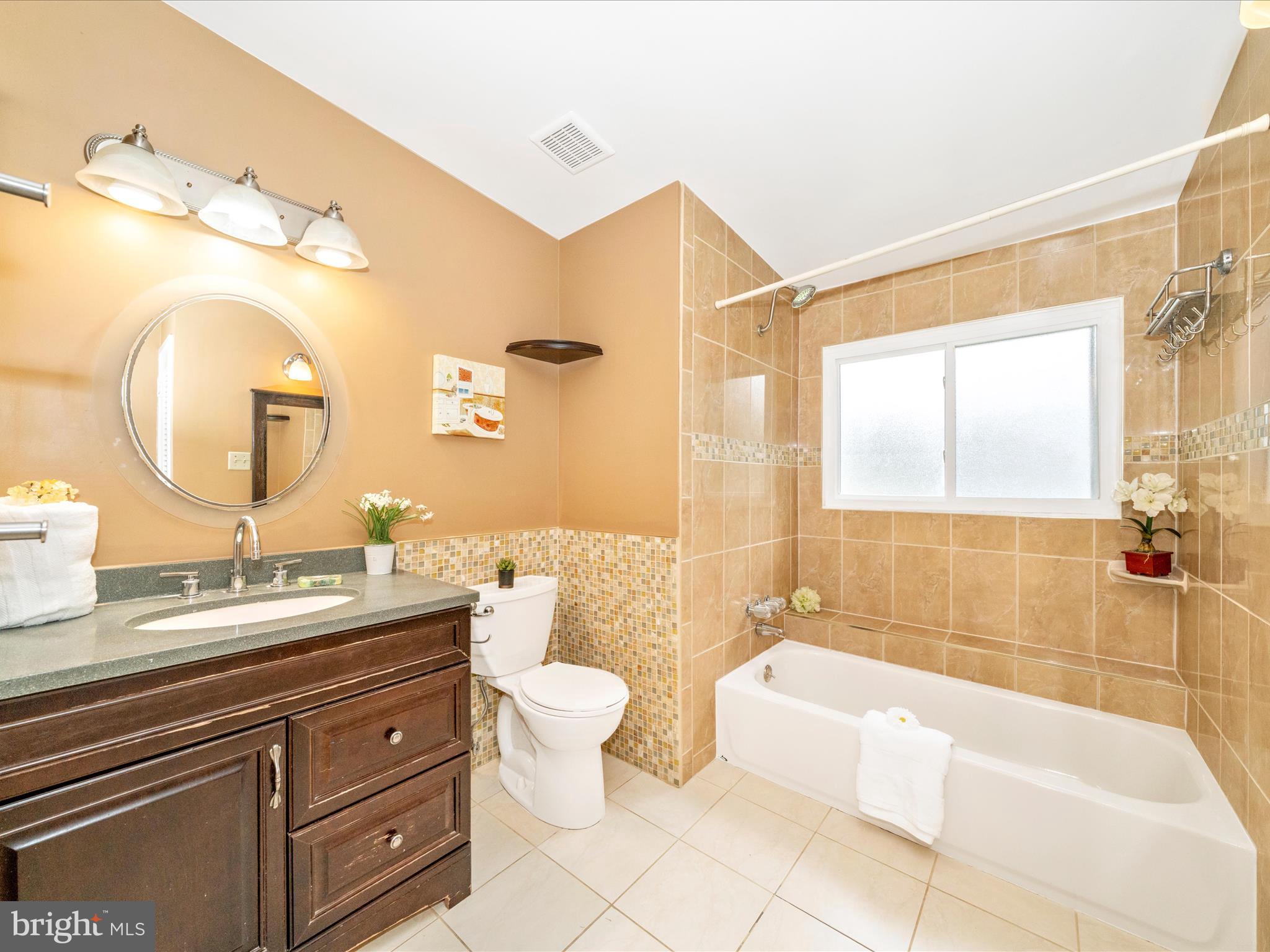 GREENWOOD KNOLLS - Residential Lease