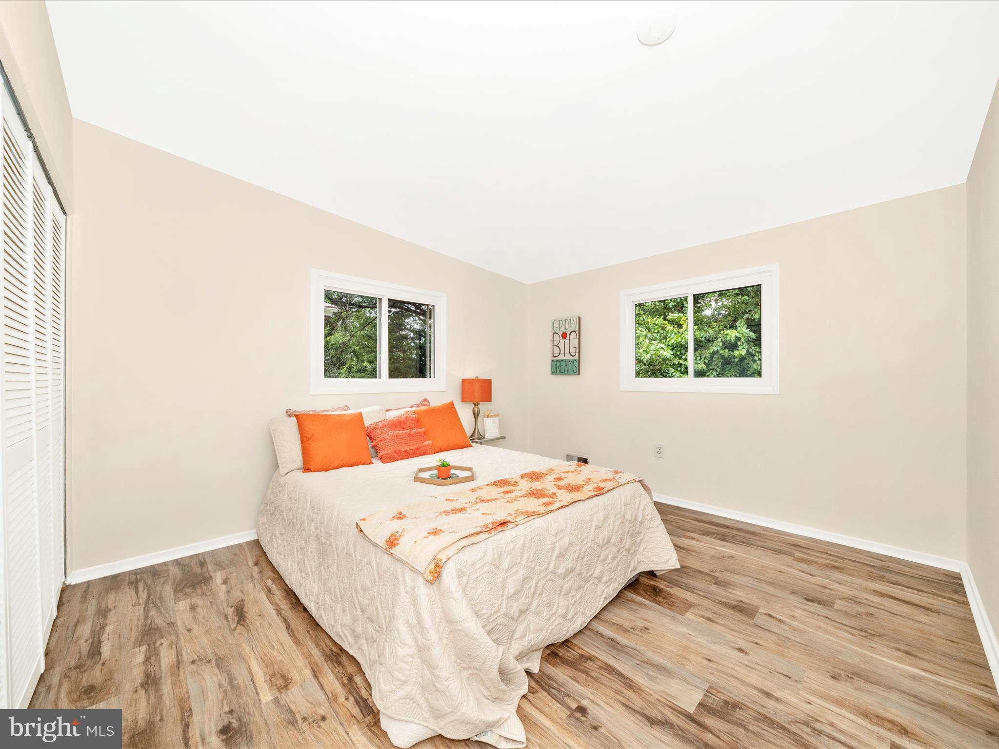 GREENWOOD KNOLLS - Residential Lease