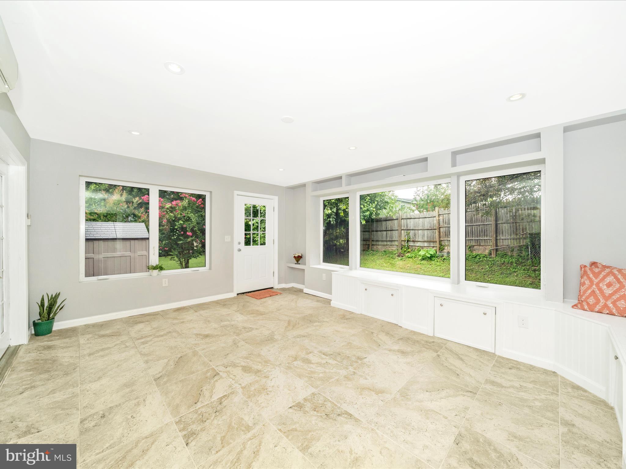 GREENWOOD KNOLLS - Residential Lease