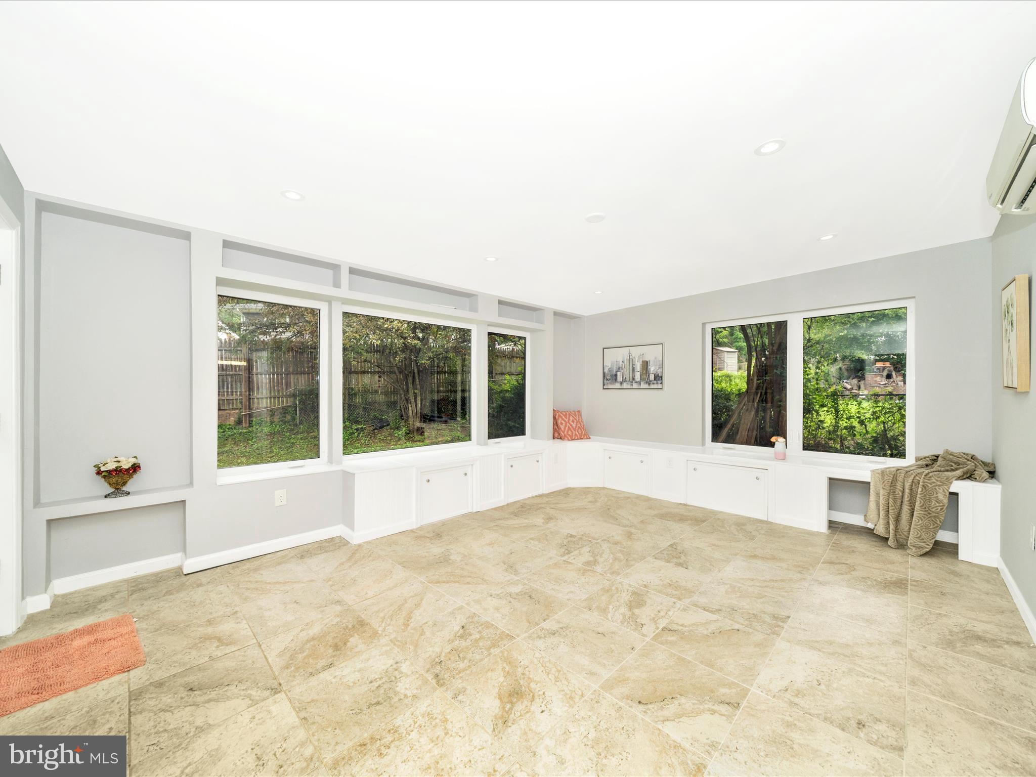 GREENWOOD KNOLLS - Residential Lease