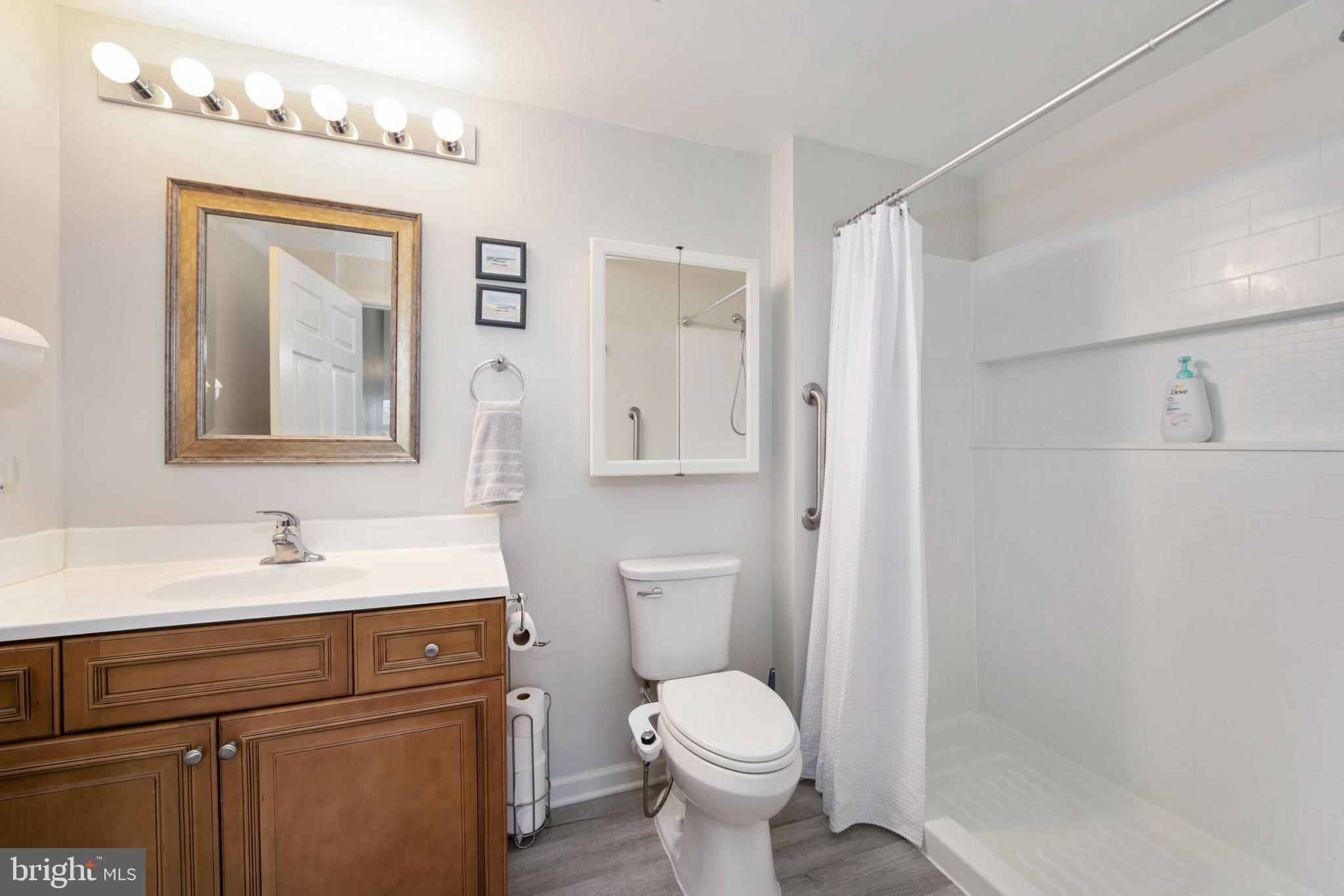 LONDON COURT II - Residential