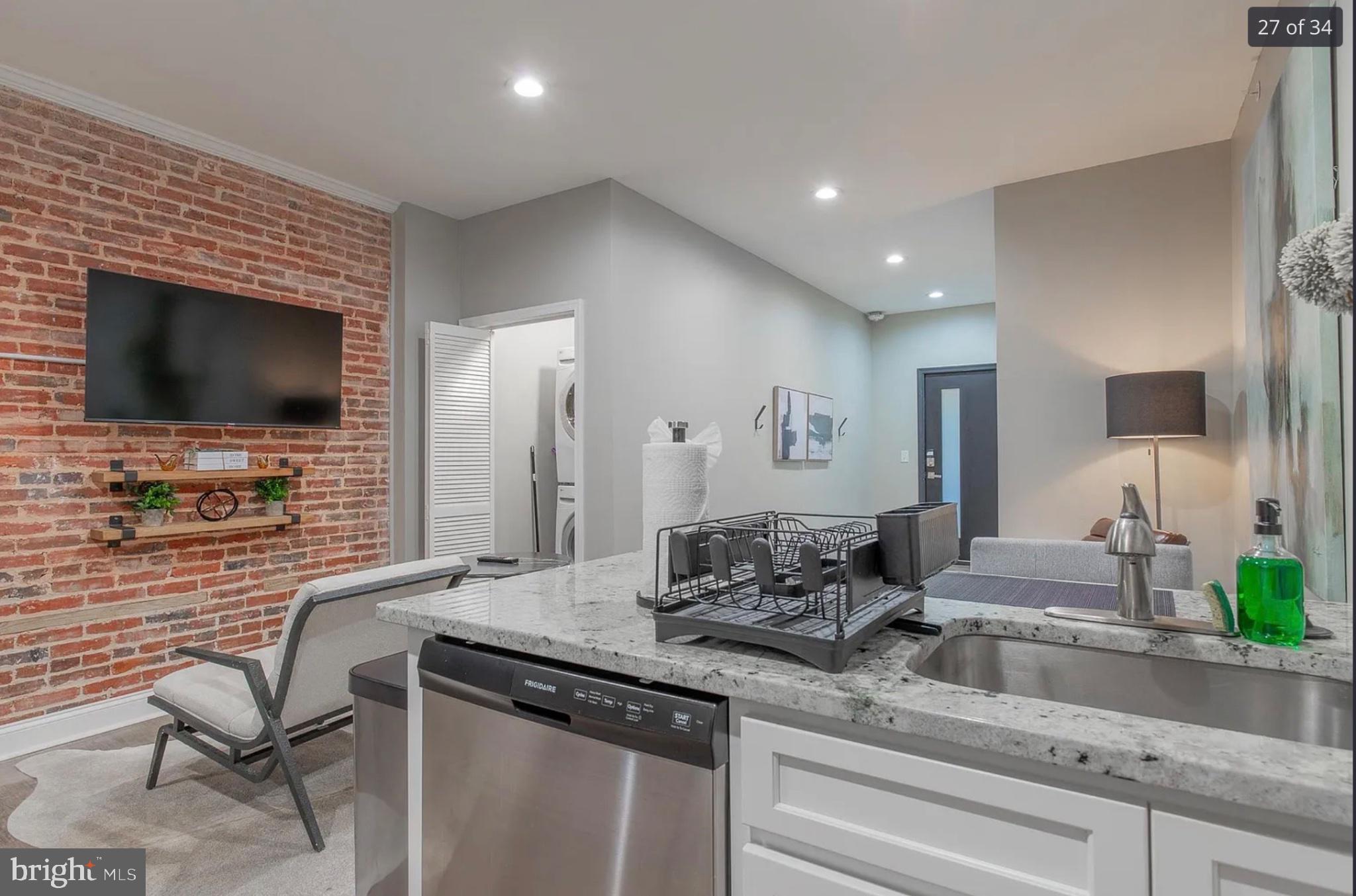 3221 NOBLE ST. 3