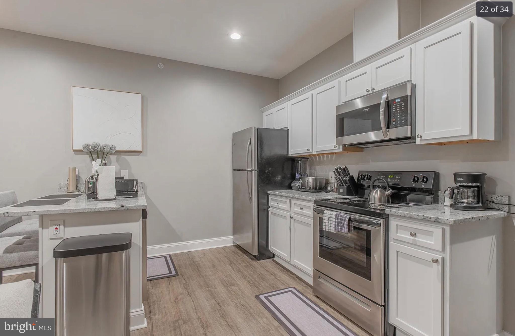 3221 NOBLE ST. 3