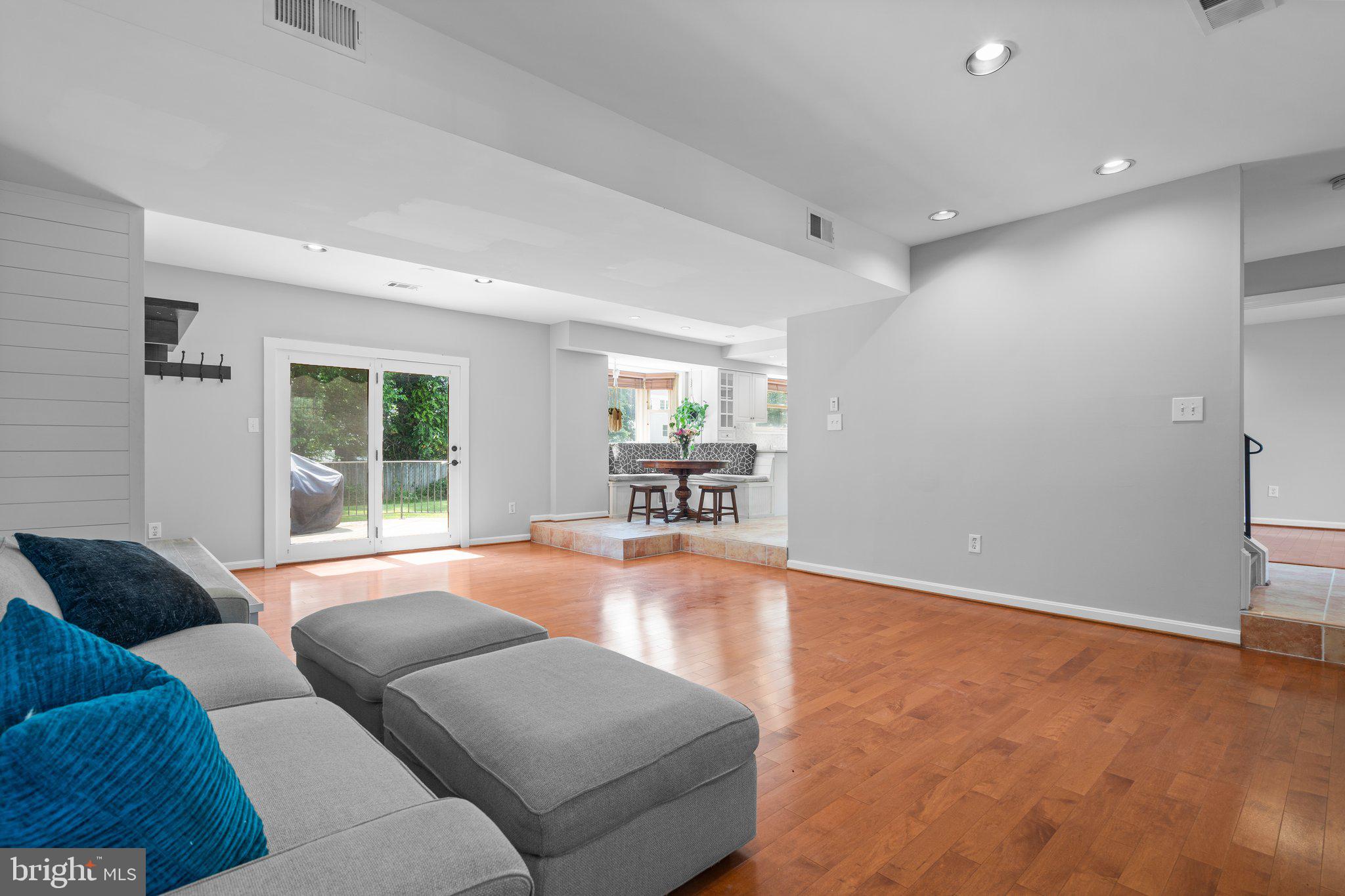 18312 DARNELL DRIVE