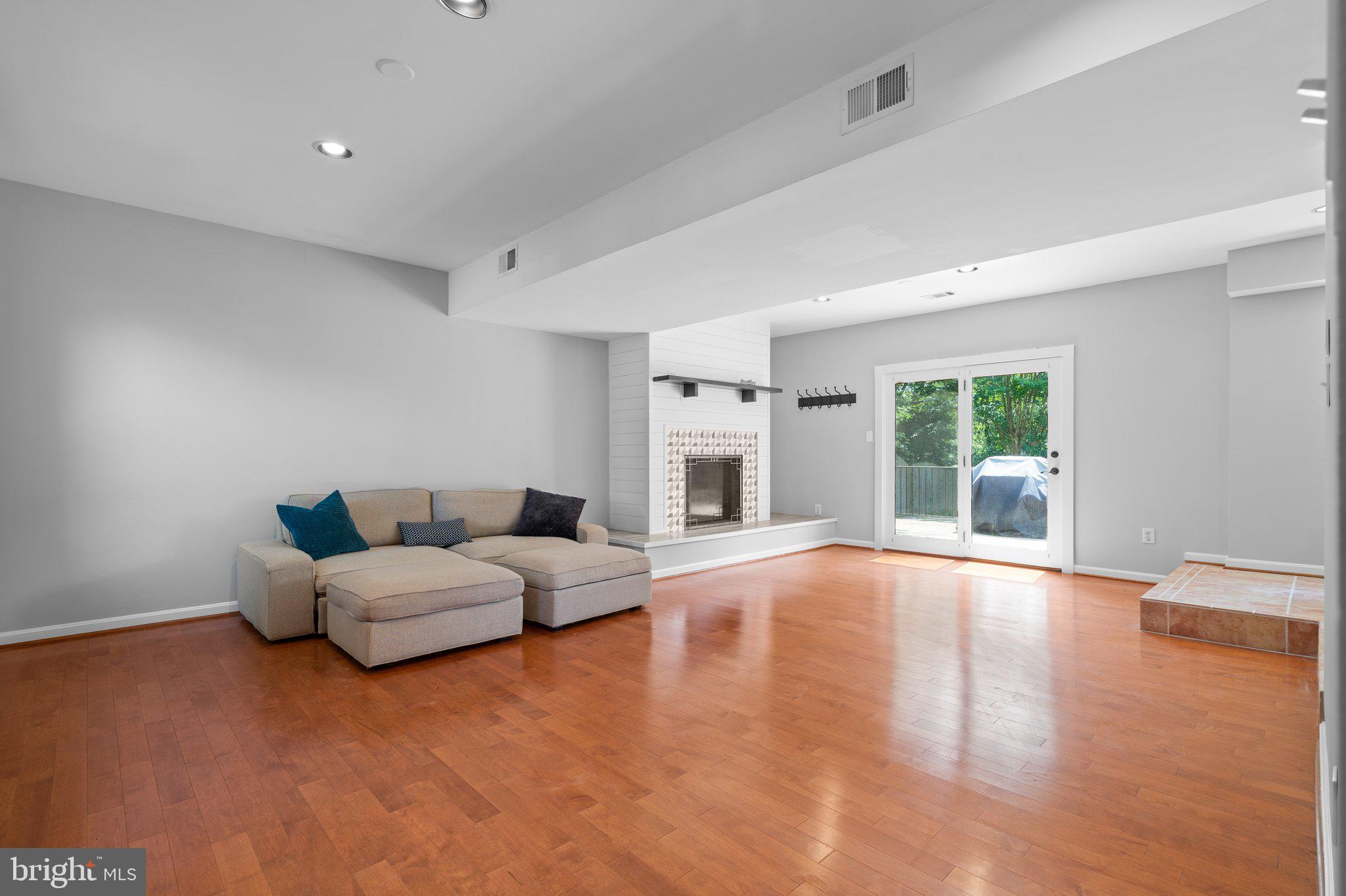 18312 DARNELL DRIVE