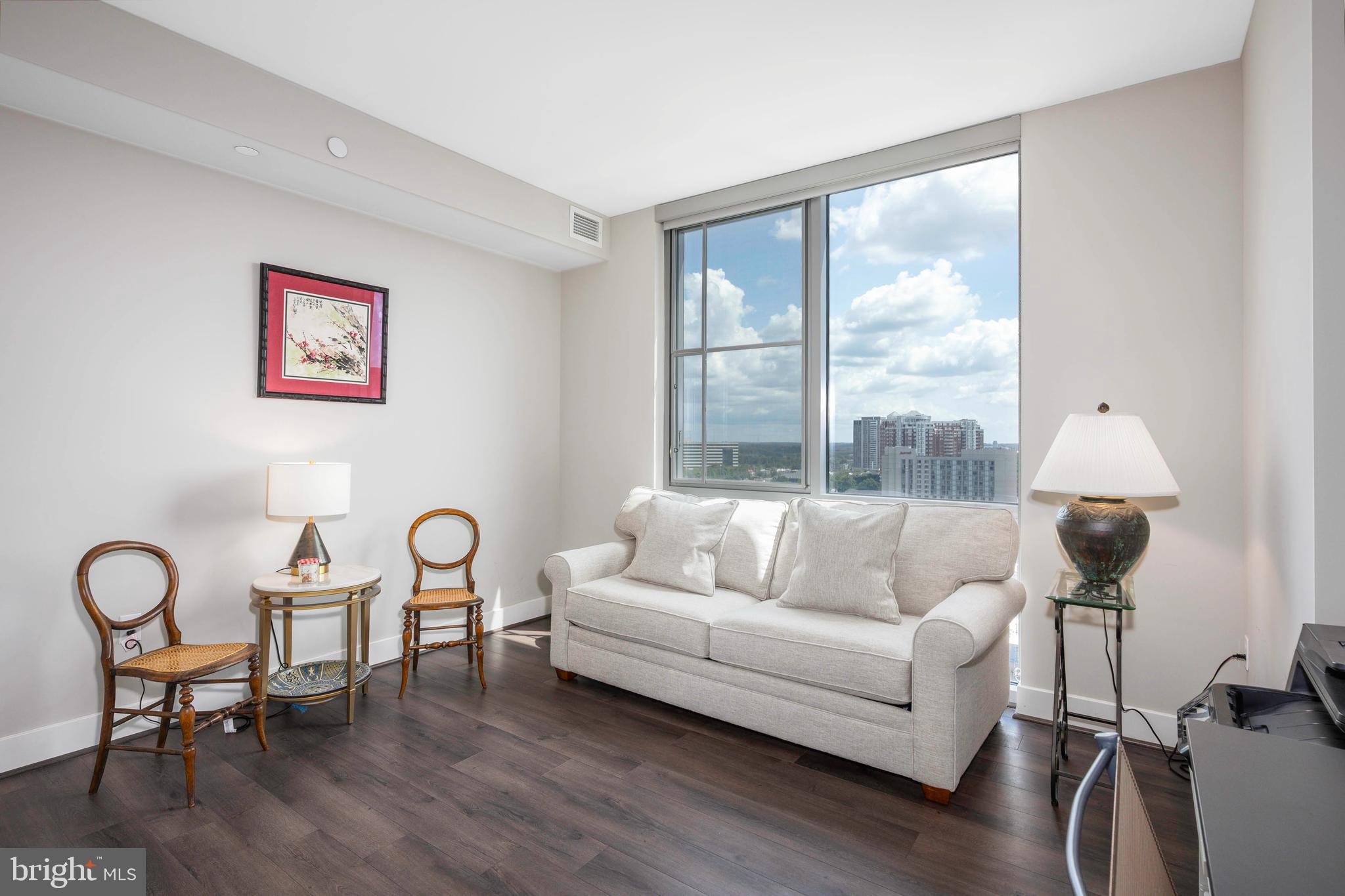 PIKE AND ROSE - Residential