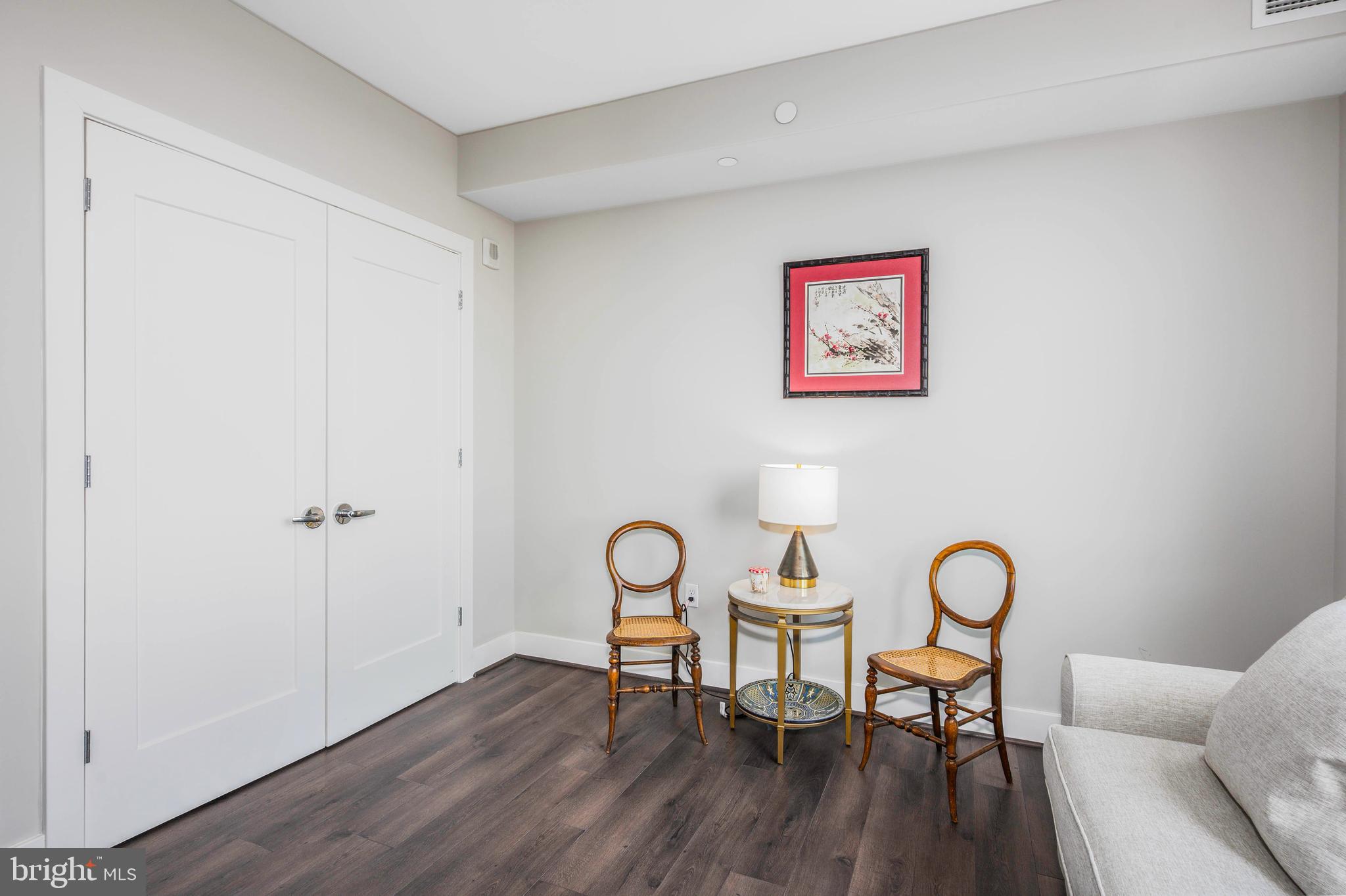 PIKE AND ROSE - Residential