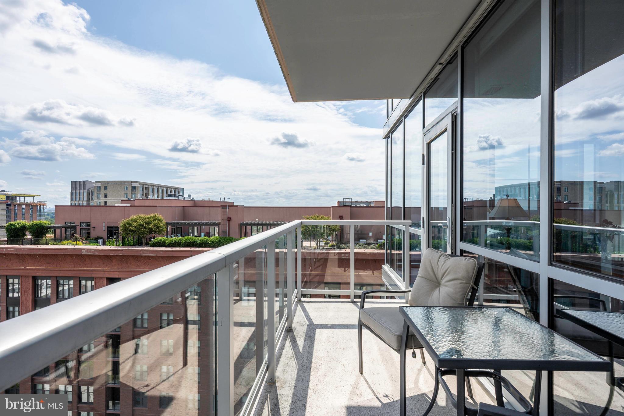 PIKE AND ROSE - Residential