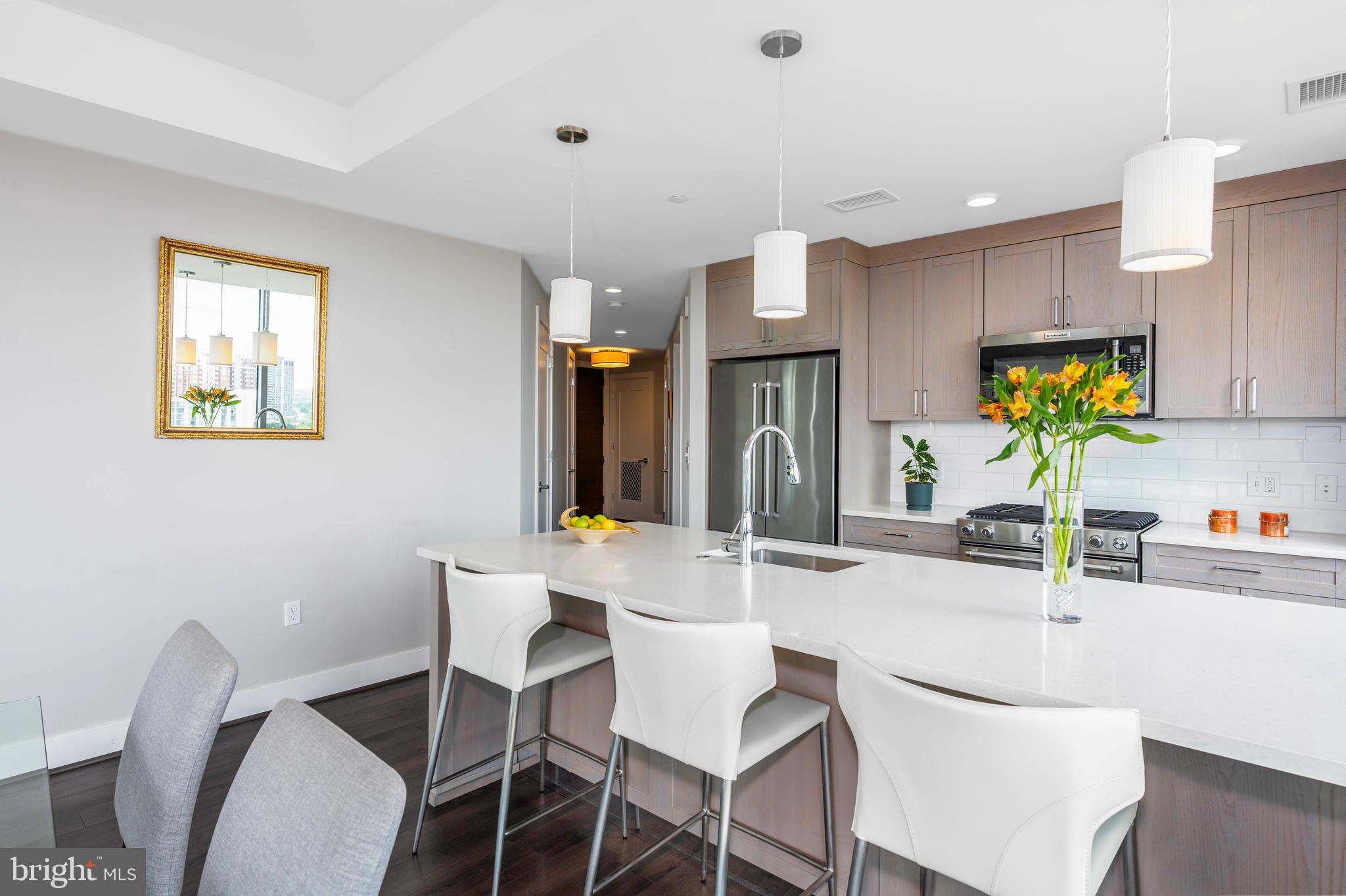 PIKE AND ROSE - Residential