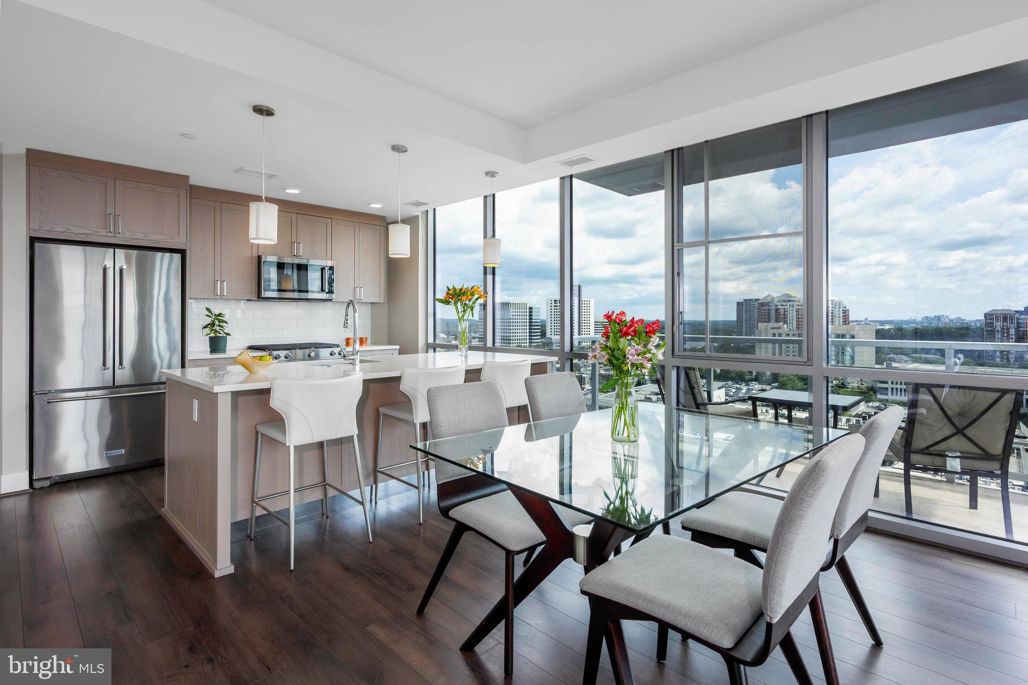 PIKE AND ROSE - Residential