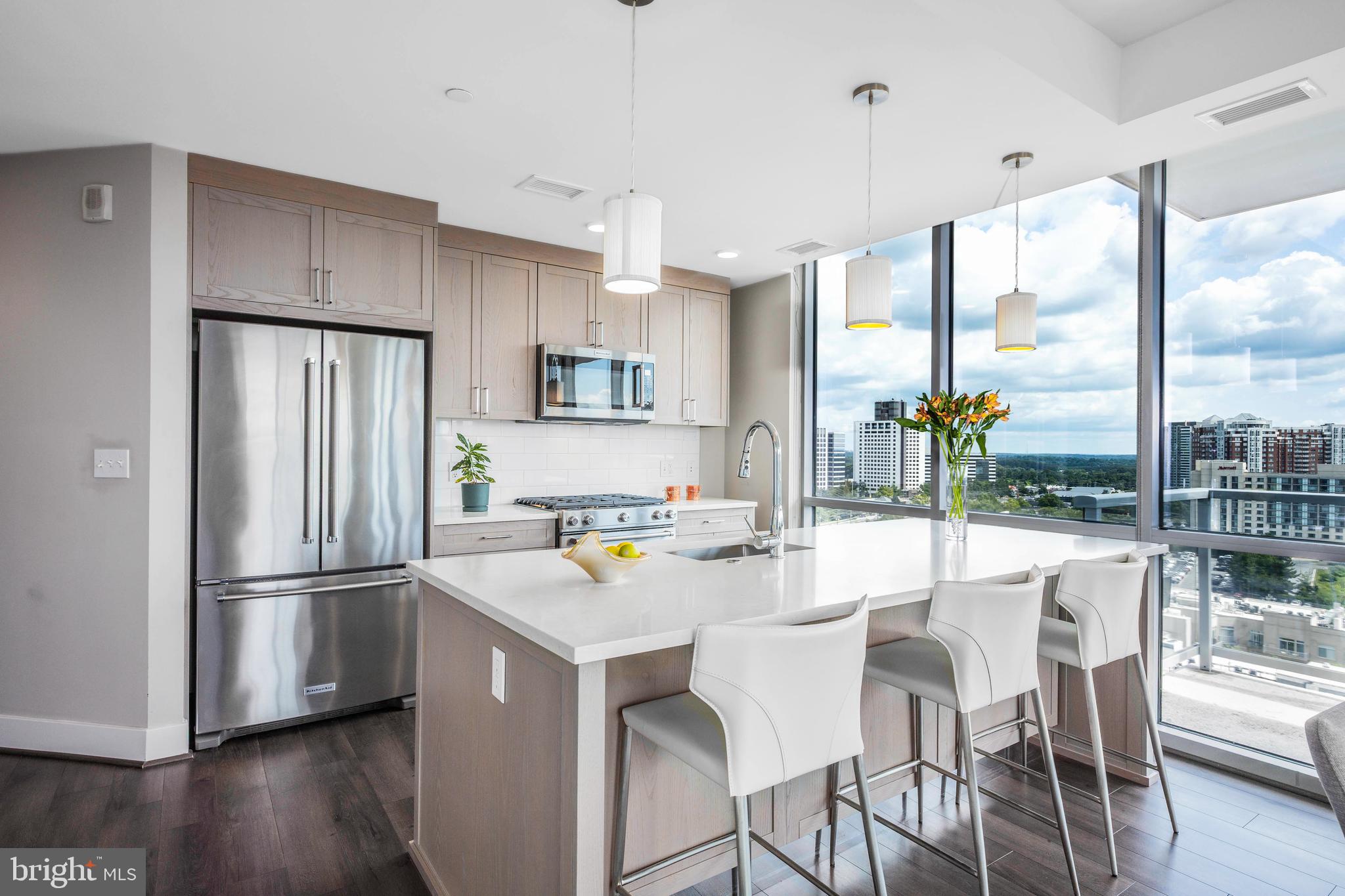 PIKE AND ROSE - Residential