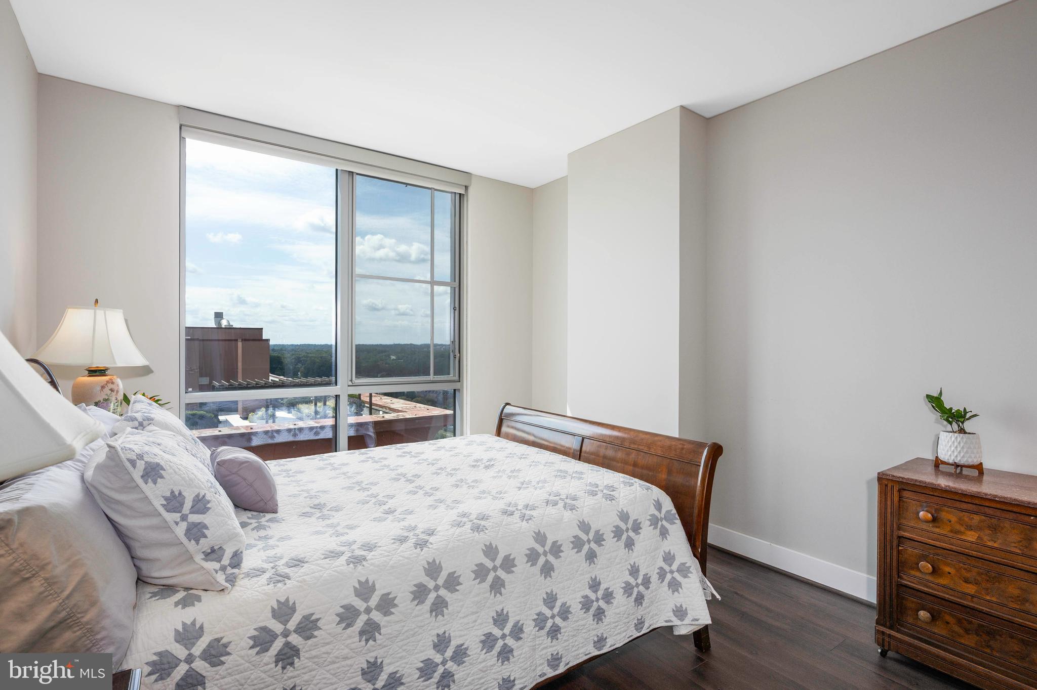 PIKE AND ROSE - Residential