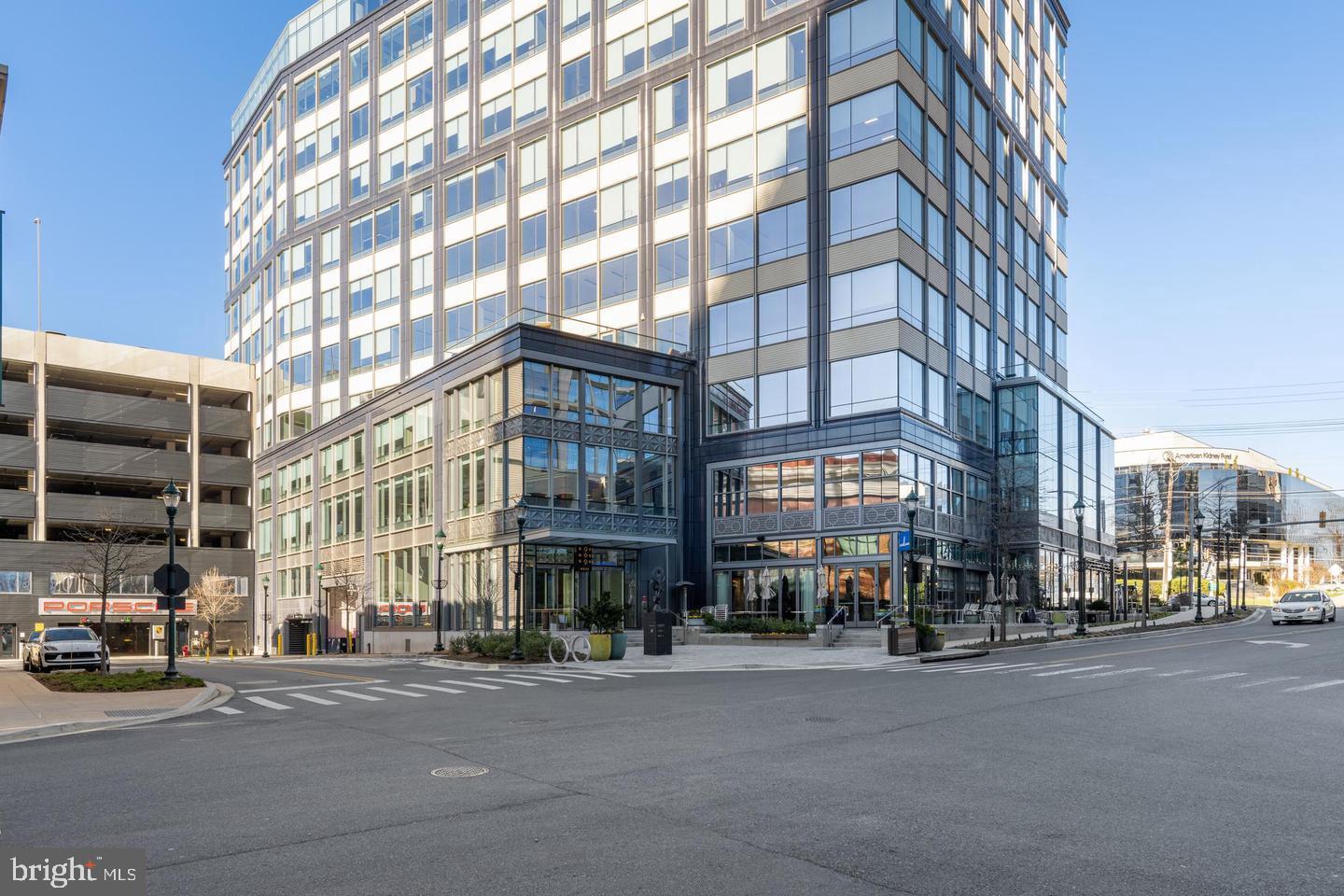 PIKE AND ROSE - Residential