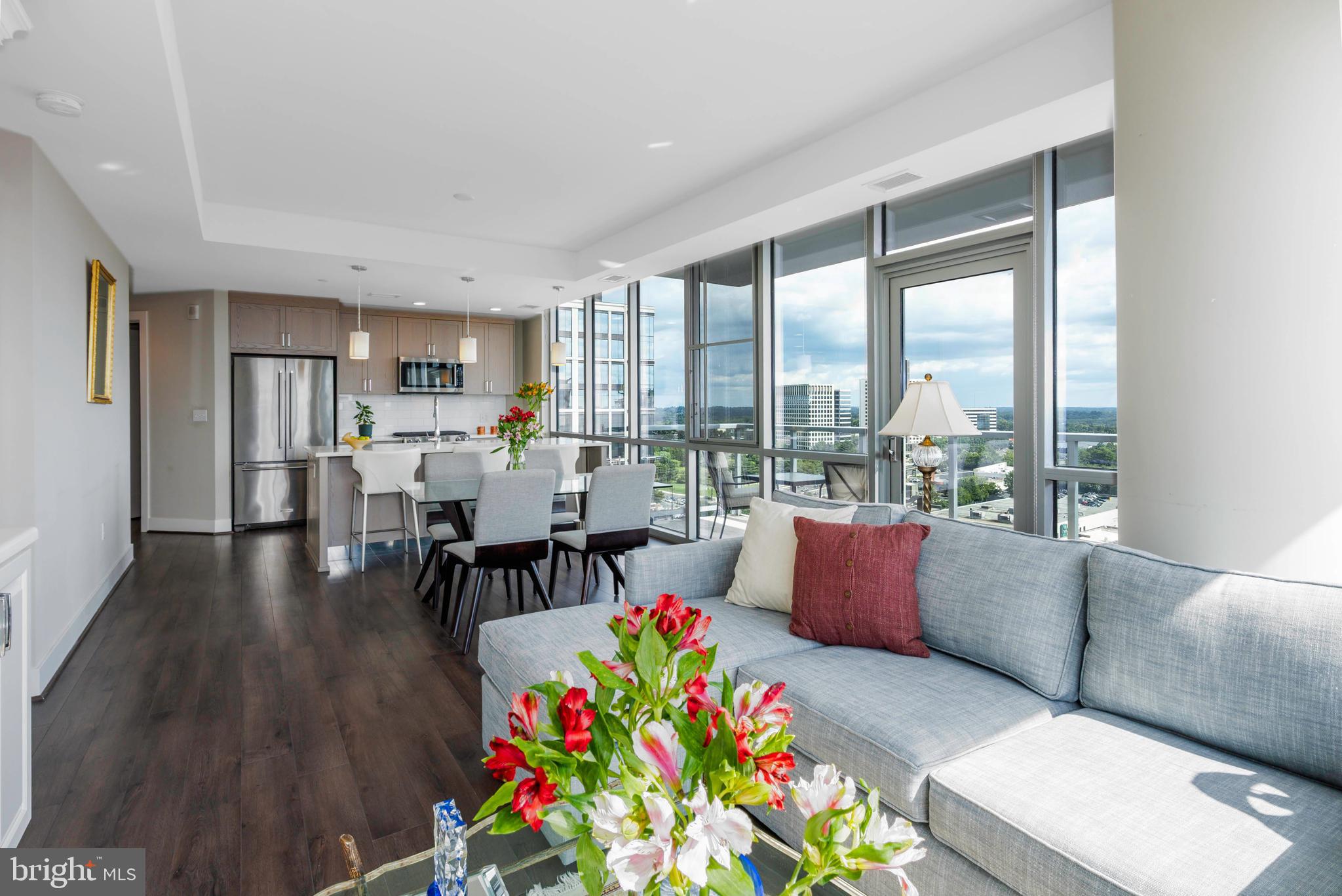 PIKE AND ROSE - Residential