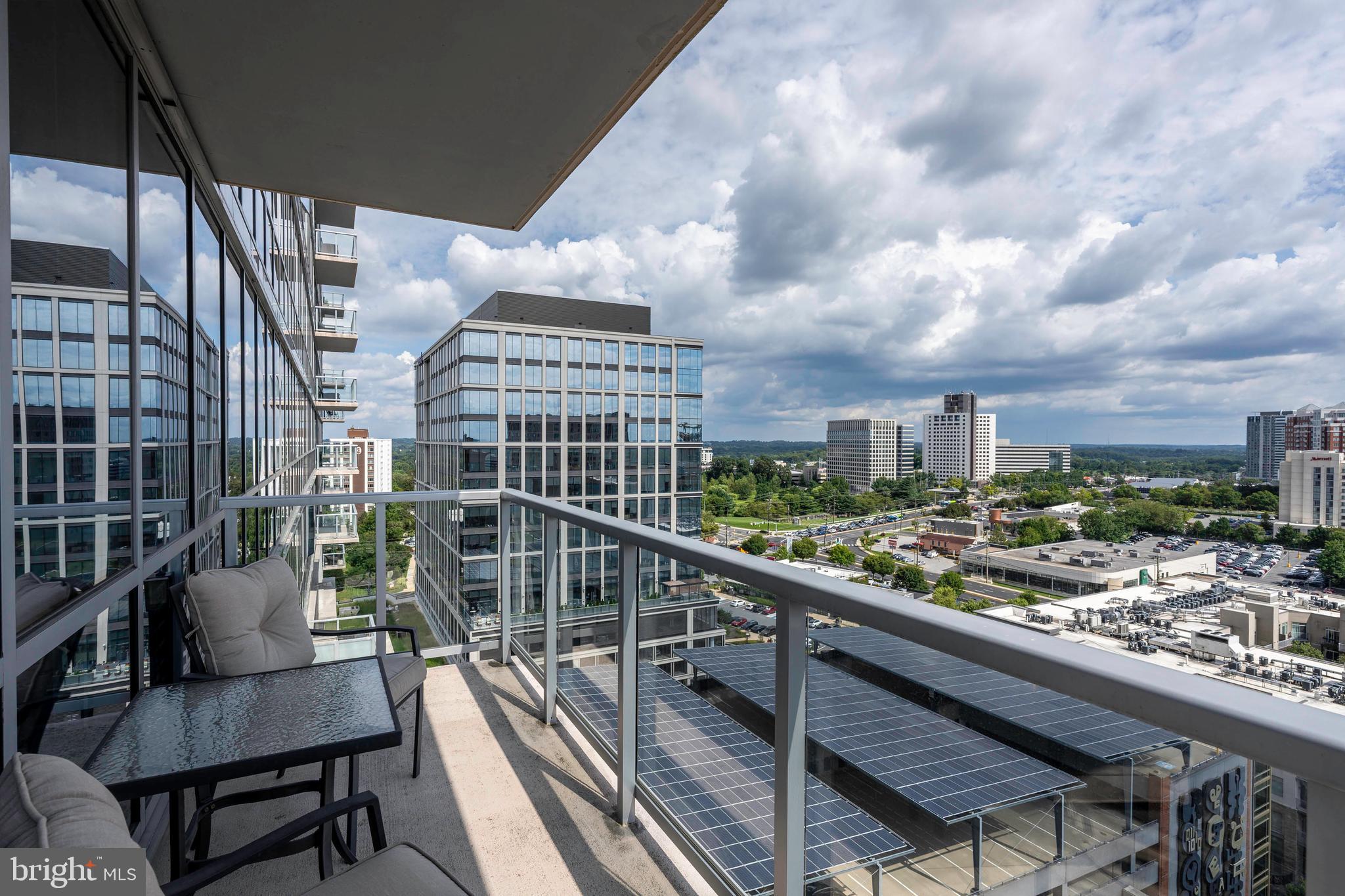 PIKE AND ROSE - Residential