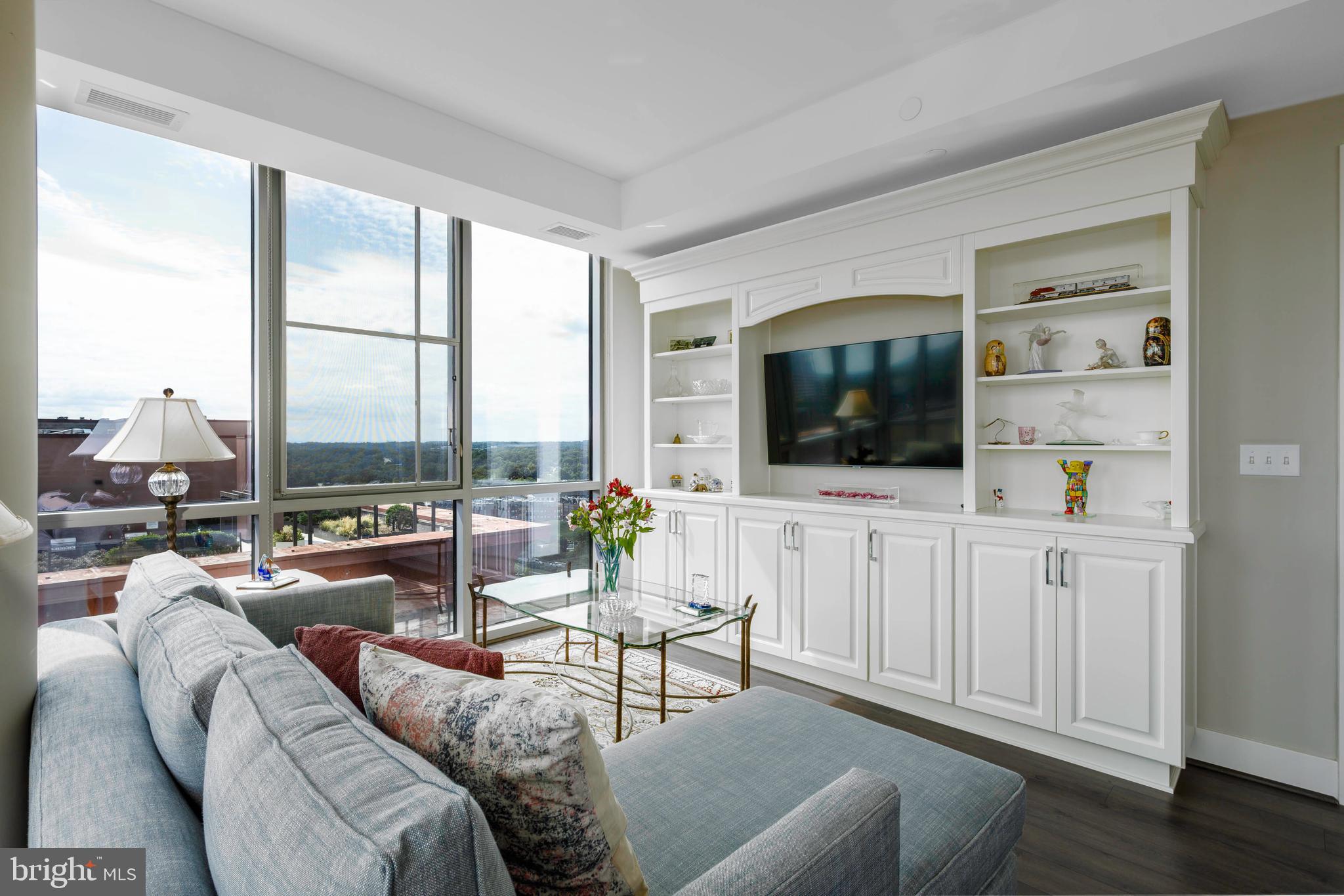 PIKE AND ROSE - Residential