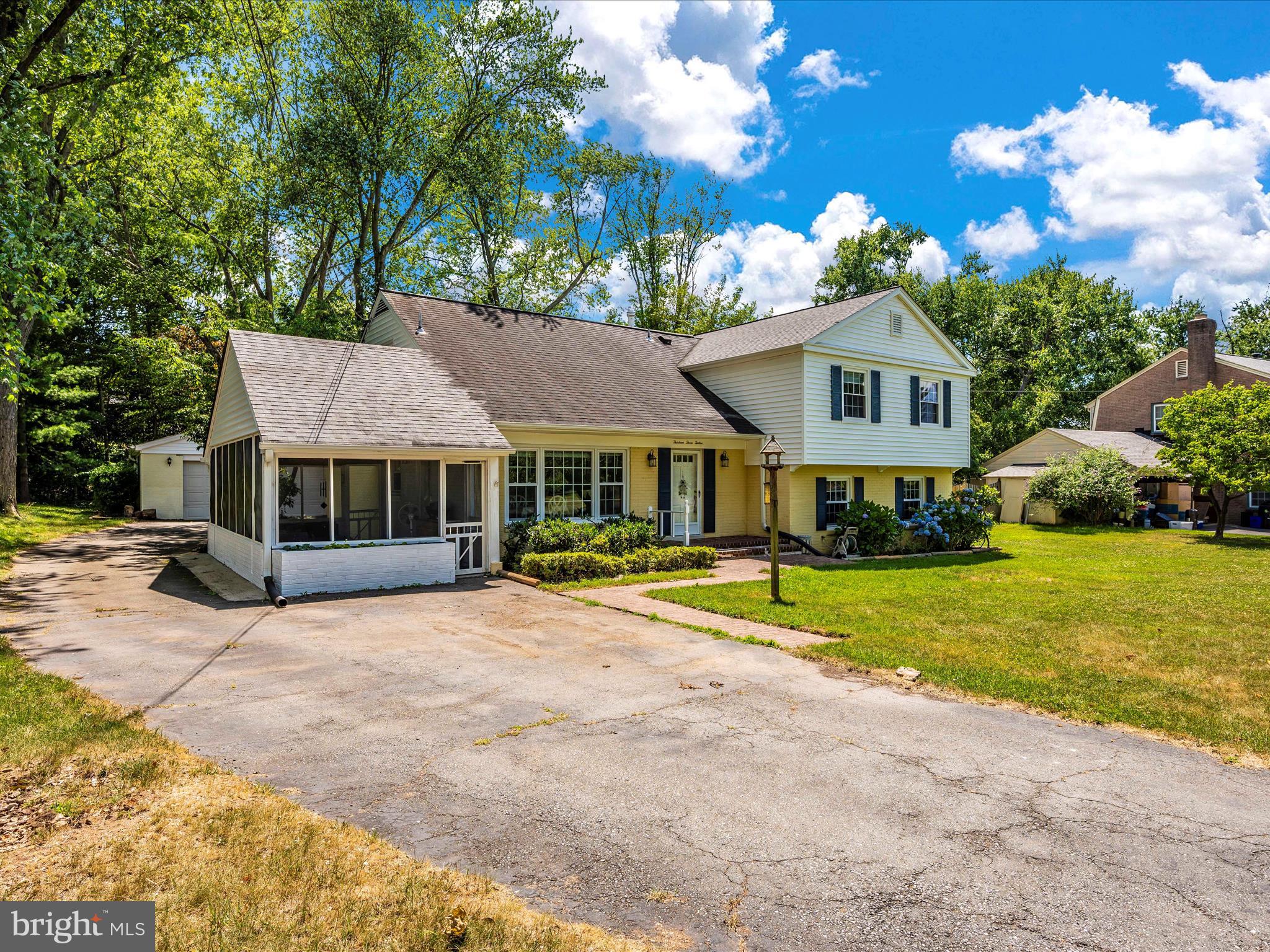 SHERWOOD FOREST MANOR - Residential