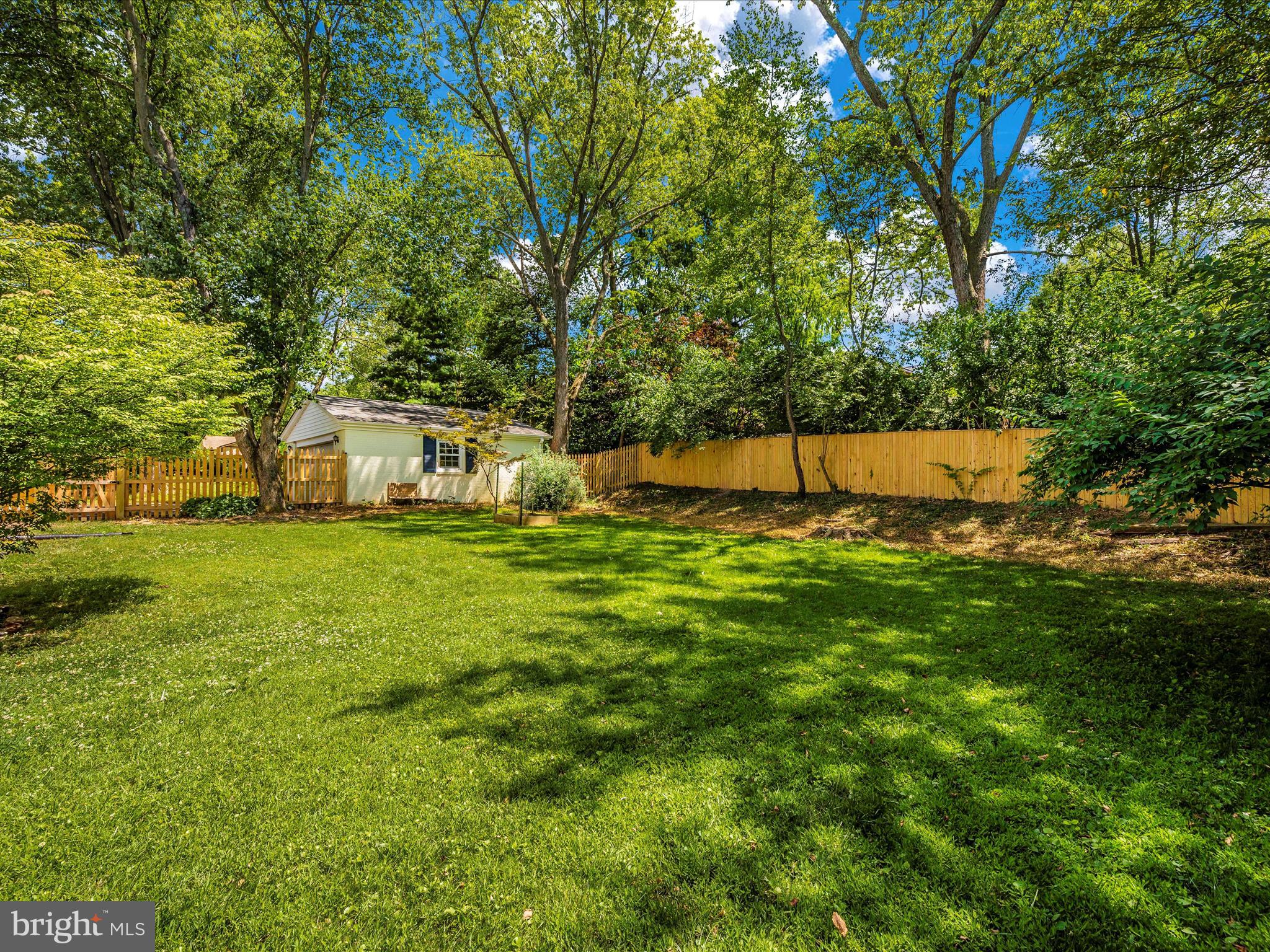 SHERWOOD FOREST MANOR - Residential