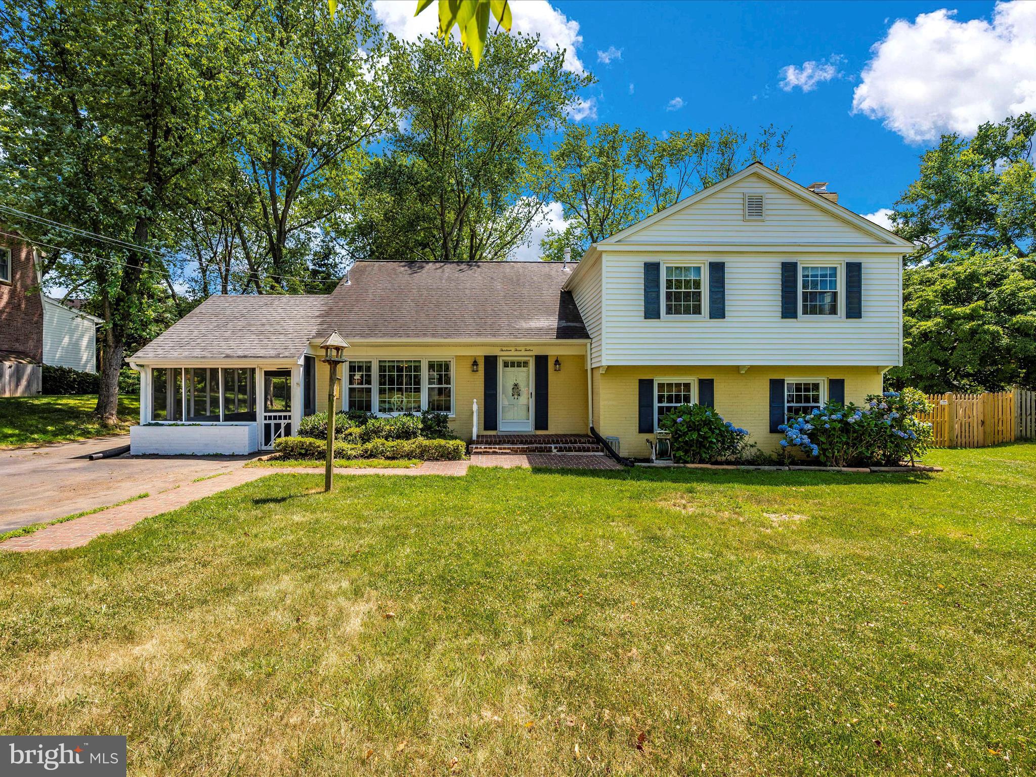 SHERWOOD FOREST MANOR - Residential