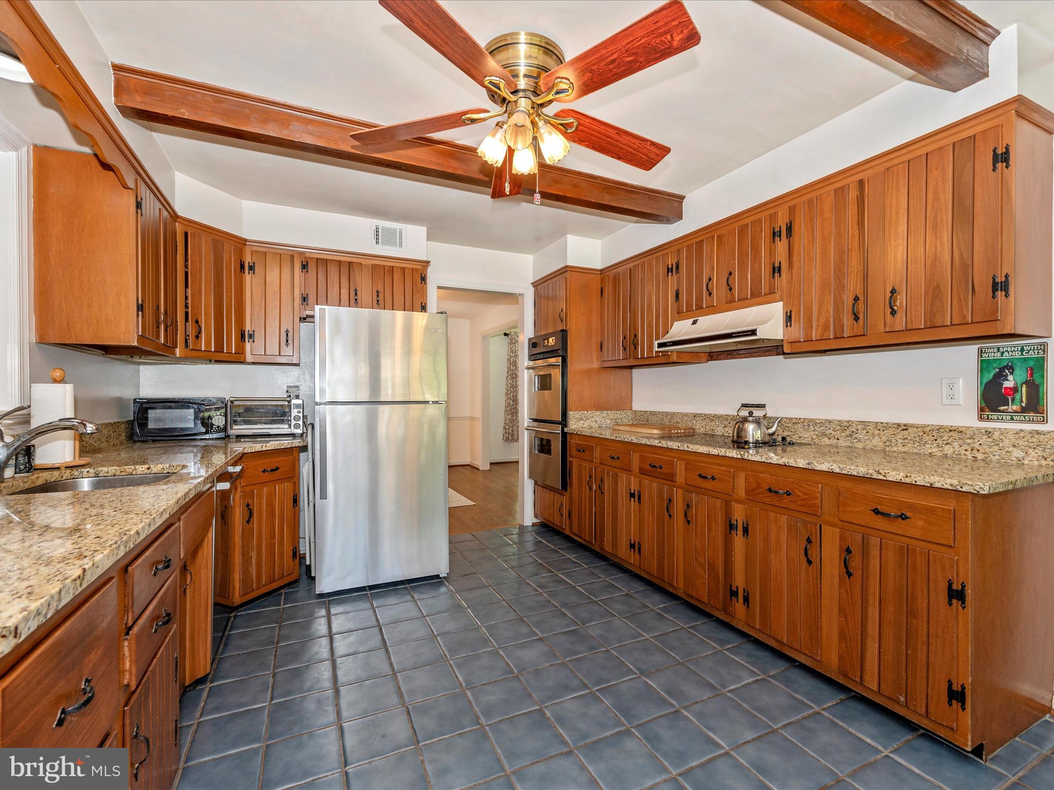 SHERWOOD FOREST MANOR - Residential