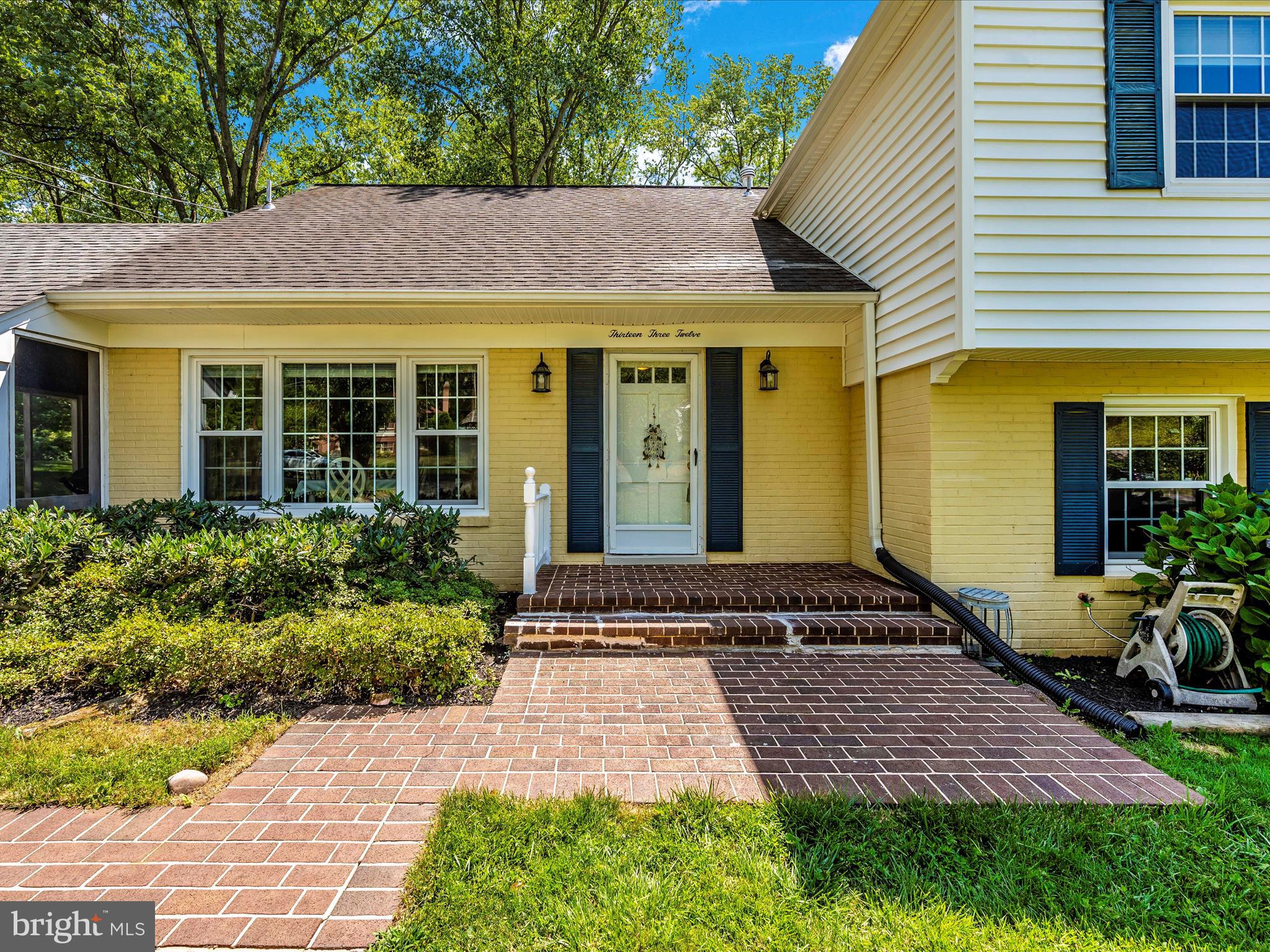 SHERWOOD FOREST MANOR - Residential