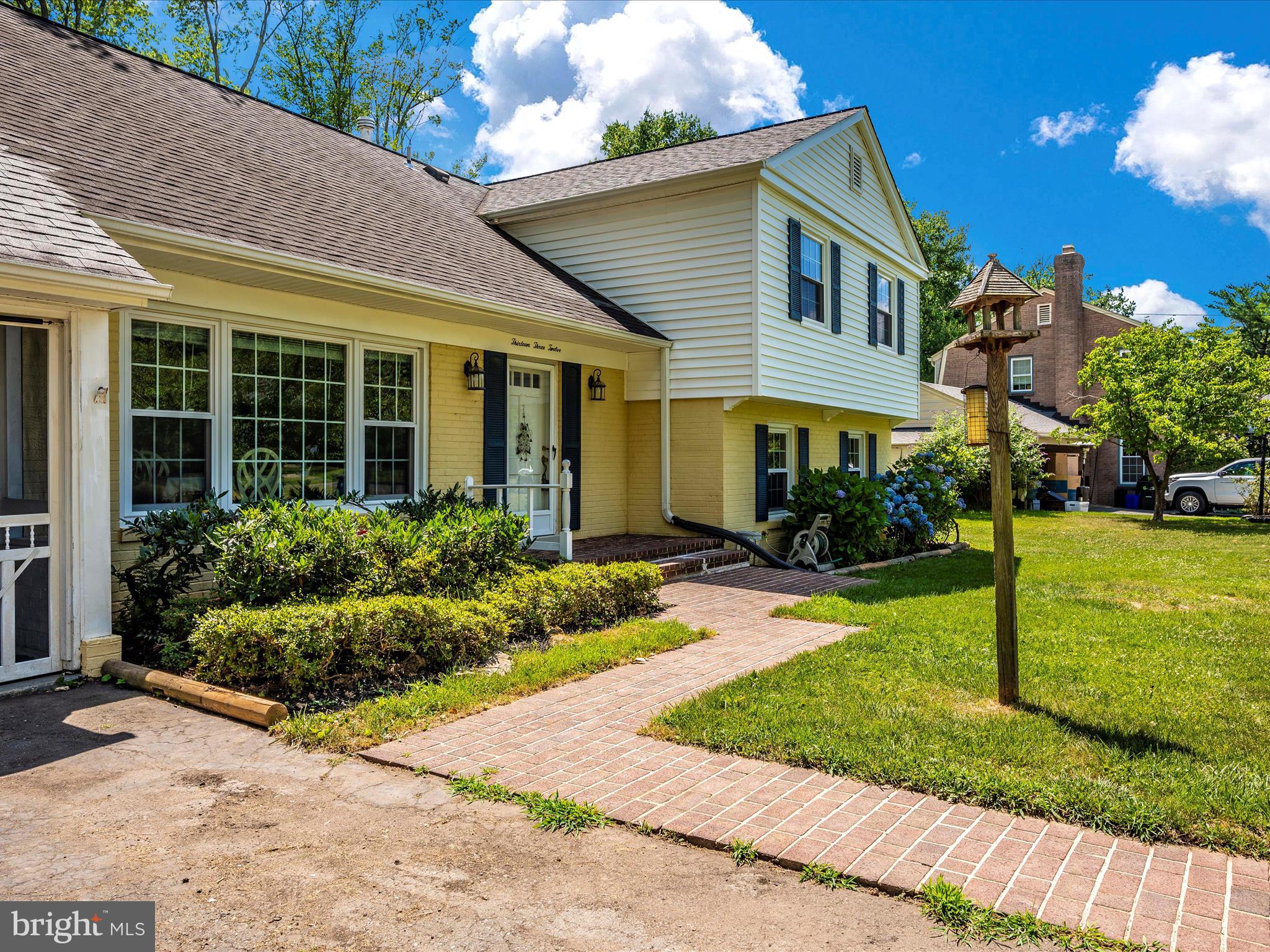 SHERWOOD FOREST MANOR - Residential