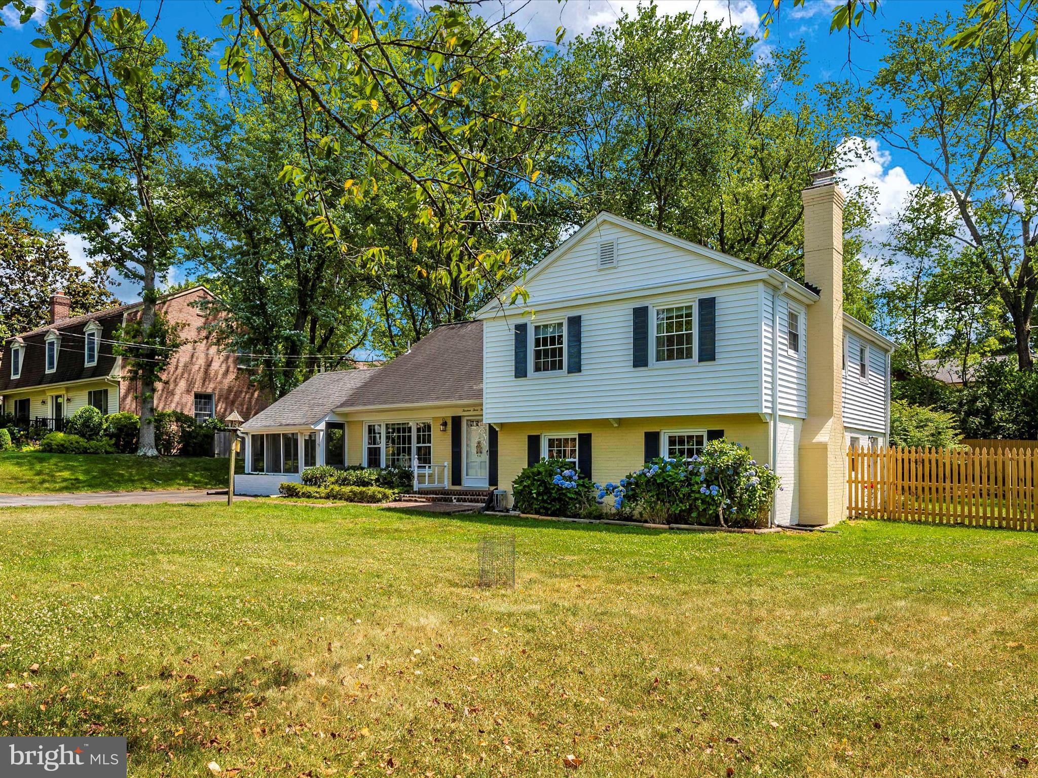SHERWOOD FOREST MANOR - Residential