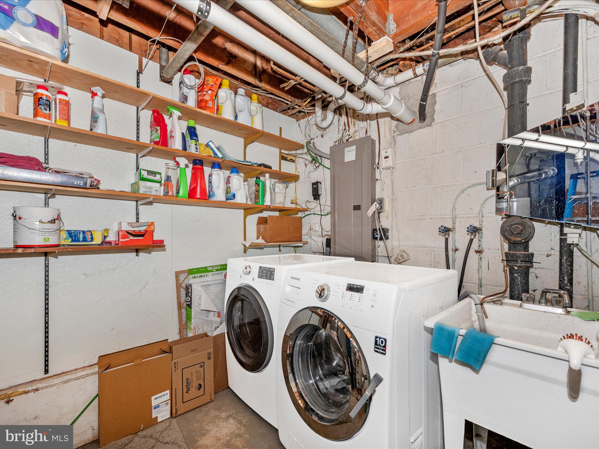 SHERWOOD FOREST MANOR - Residential