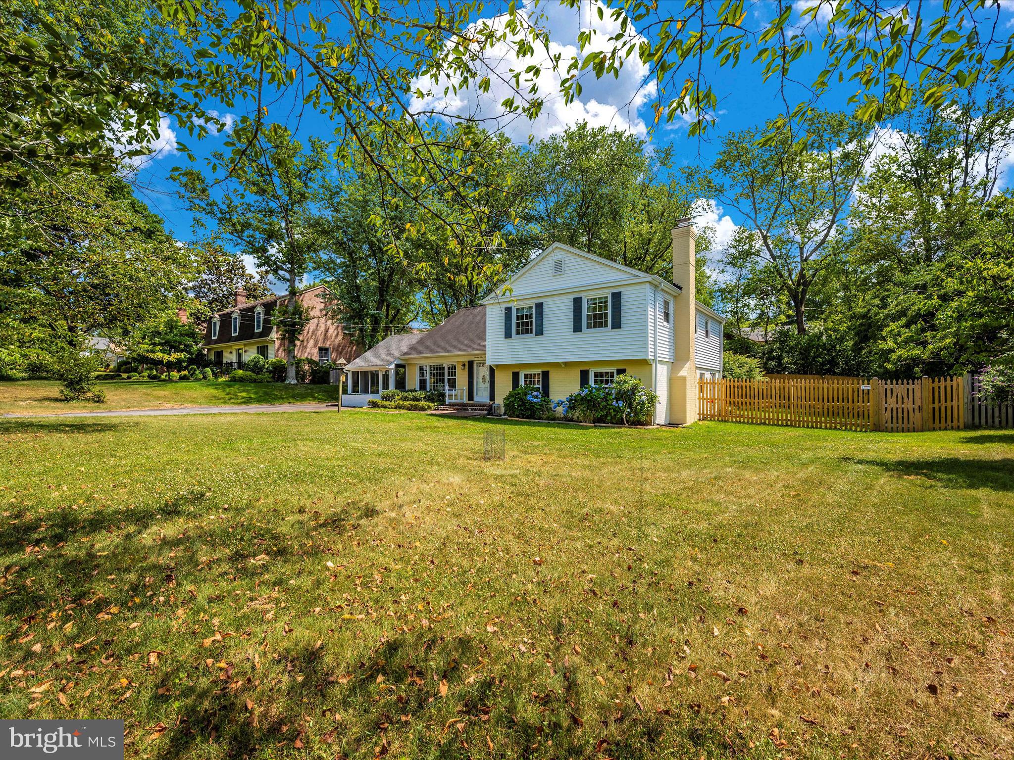 SHERWOOD FOREST MANOR - Residential