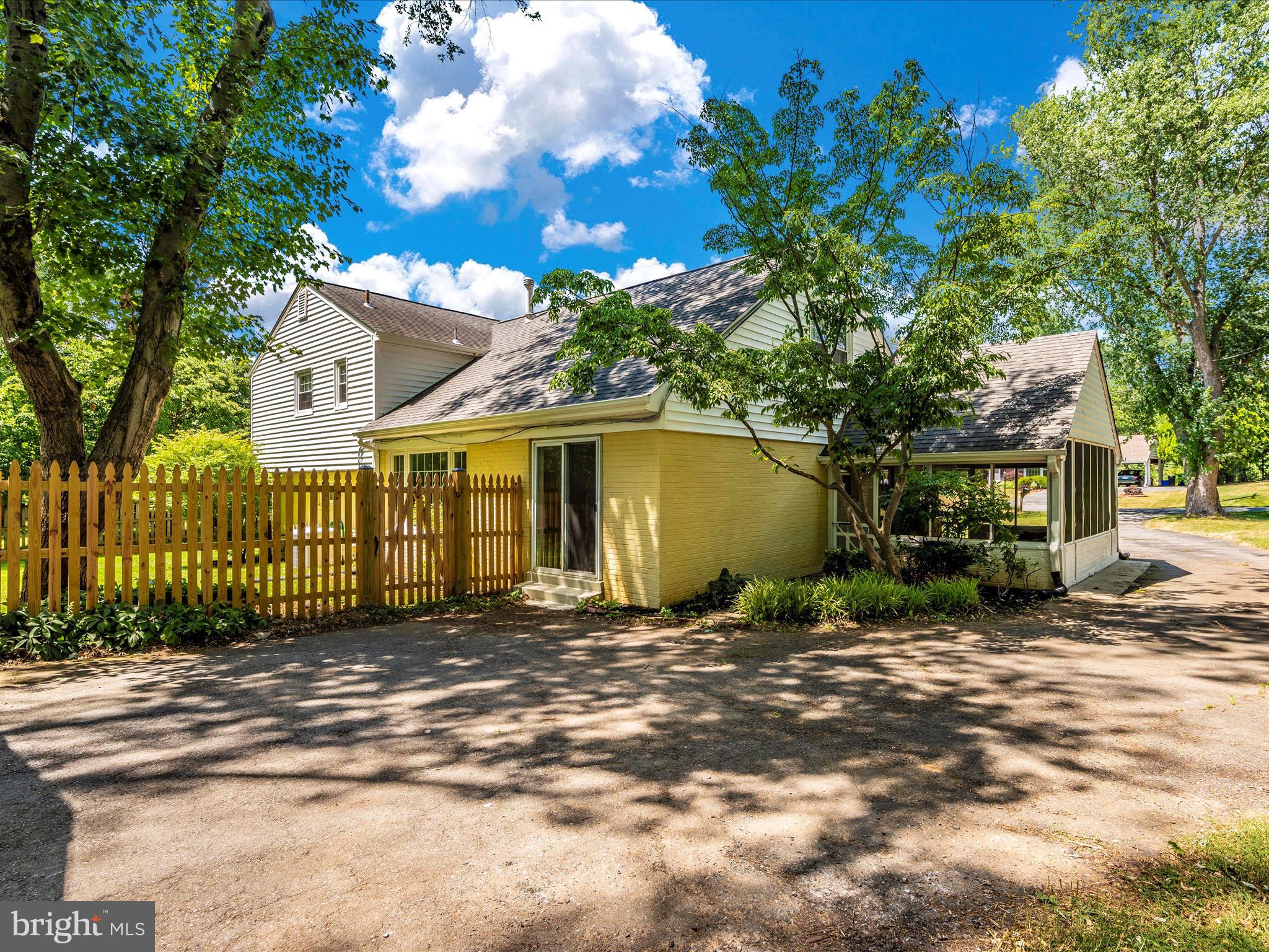 SHERWOOD FOREST MANOR - Residential