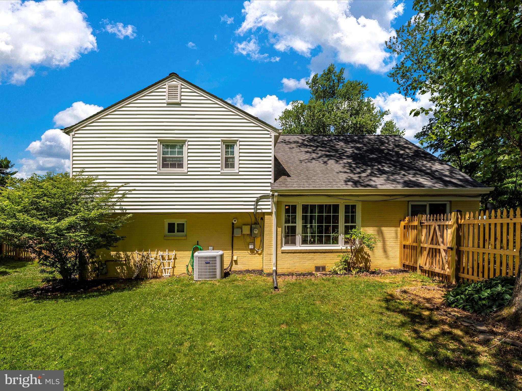 SHERWOOD FOREST MANOR - Residential