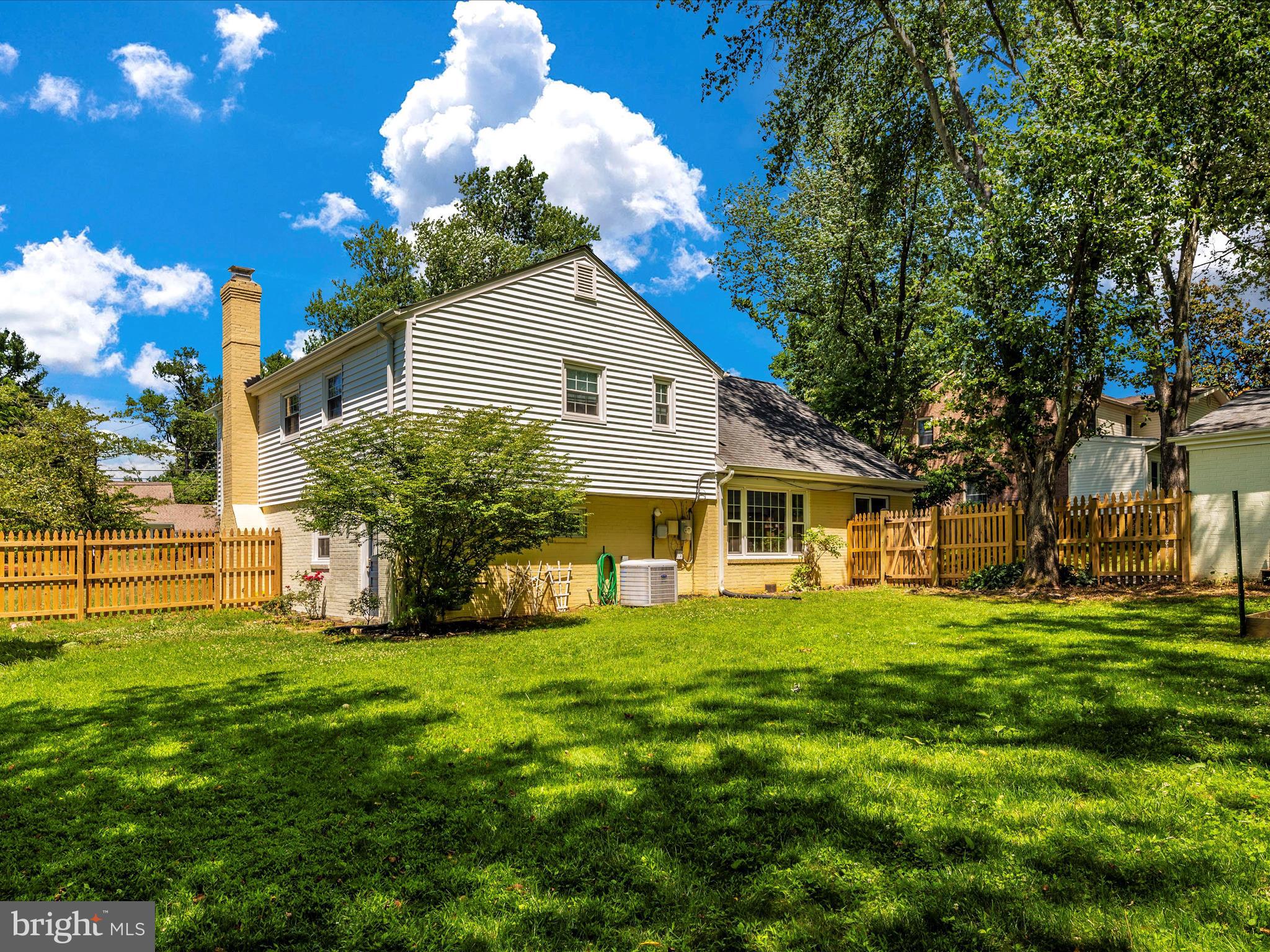 SHERWOOD FOREST MANOR - Residential