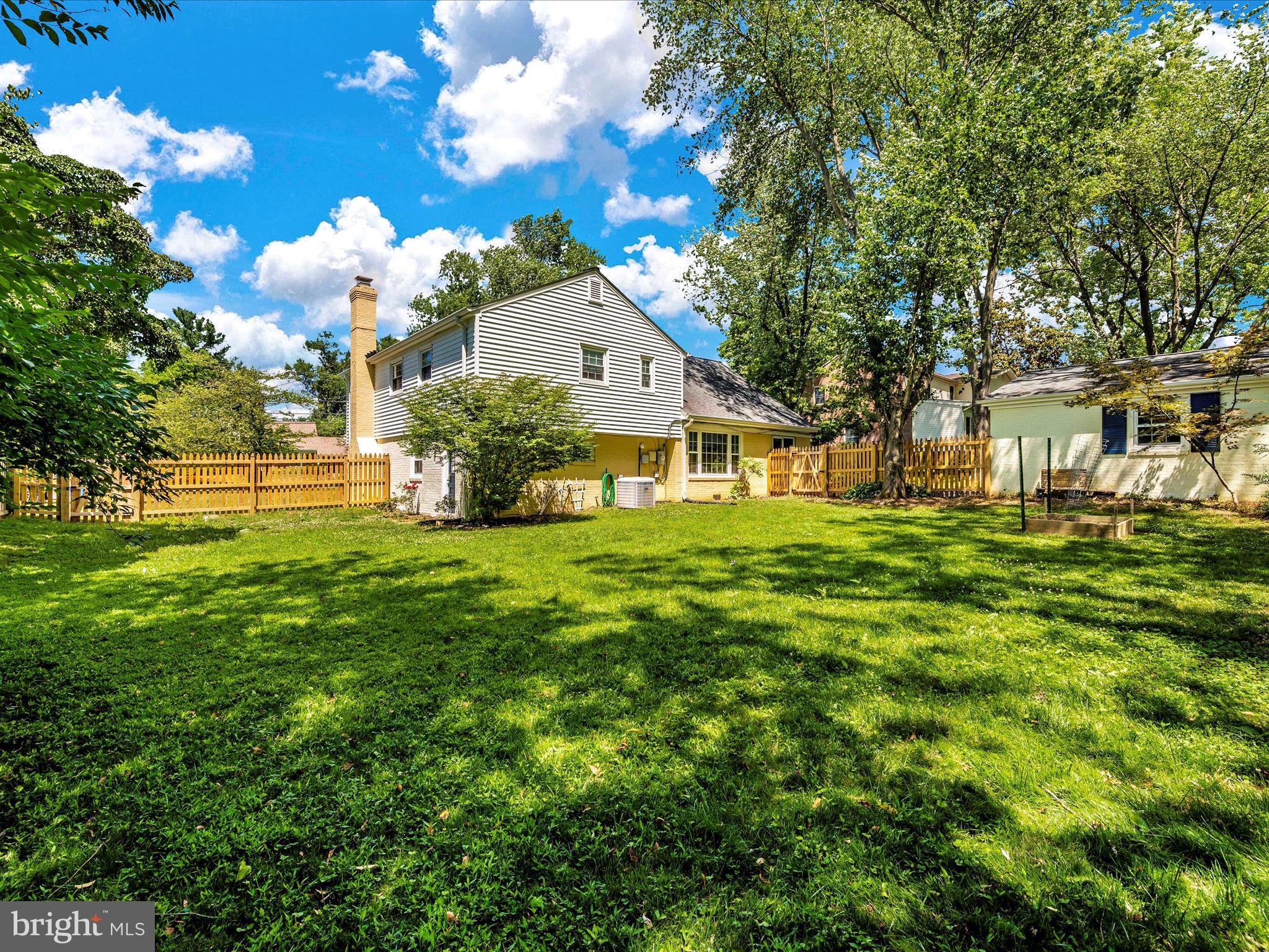SHERWOOD FOREST MANOR - Residential
