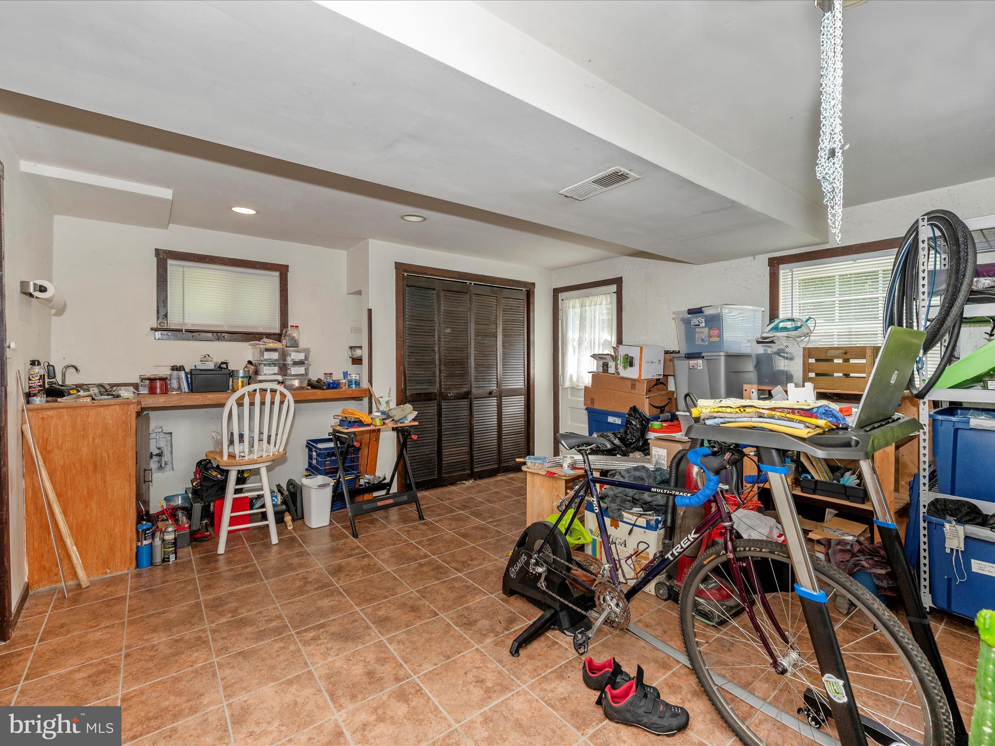 SHERWOOD FOREST MANOR - Residential