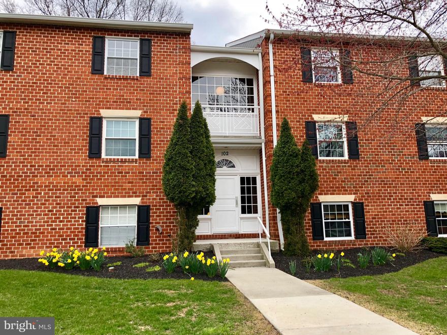 Great top floor condo in sought after Mays Chapel. PETS ALLOWED.Freshly Painted, New carpet, Nest Thermostat. Full size washer and dryer in unit.