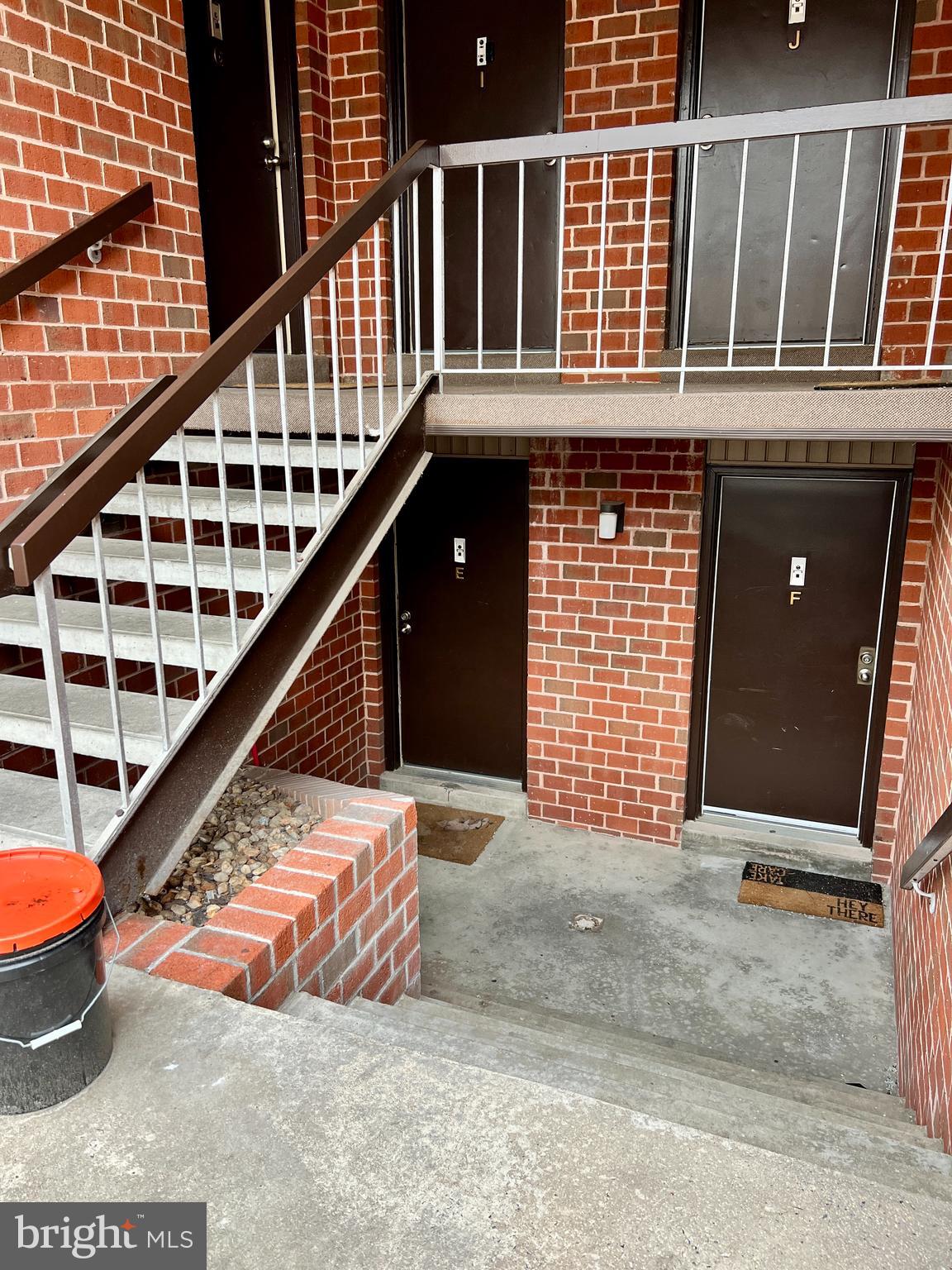 1210 E HAMPTON HILL COURT