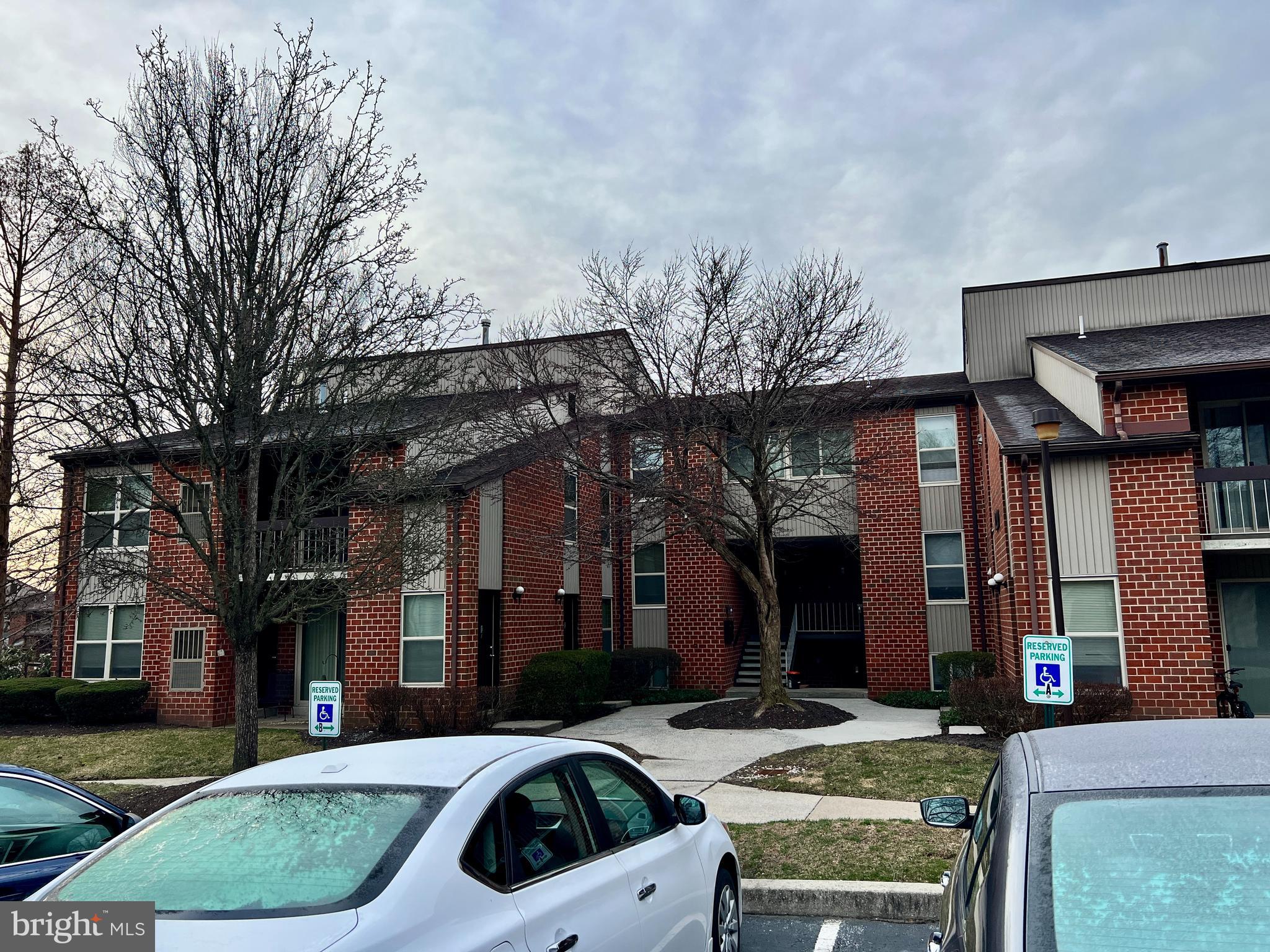 1210 E HAMPTON HILL COURT