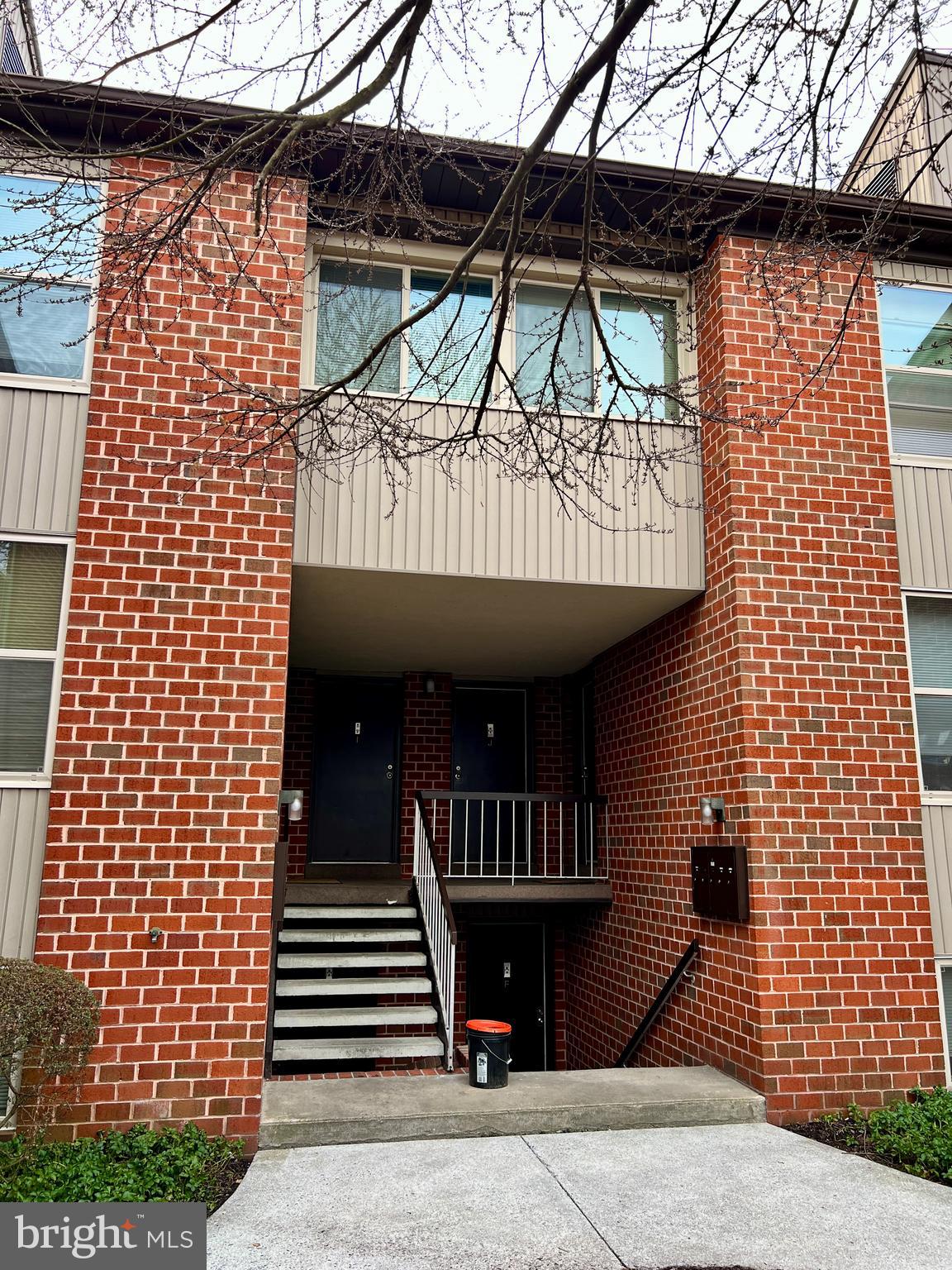 1210 E HAMPTON HILL COURT