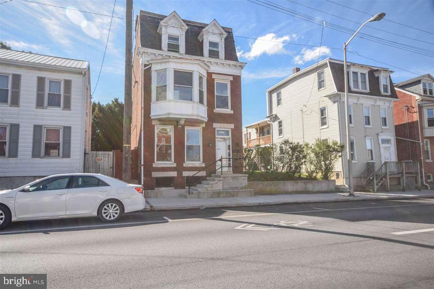 Nice detached 4 Unit. Replacement windows and new roof. Tenant pays electric heat and gas for cooking. Owner pays sewer, trash, water, gas for hot water and common area electric. Washer and dryer included.  Stove and refrigerator included in unit 2F, 2R, and 3.