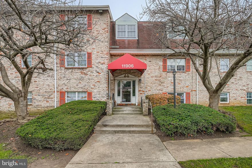 Credit score 650 and higher. Net income three times of monthly rent. Very well maintained 1 BR condo on upper level. Pergo/laminate floor throughout entire unit. Washer/Dryer.
Replaced windows and HVAC system.