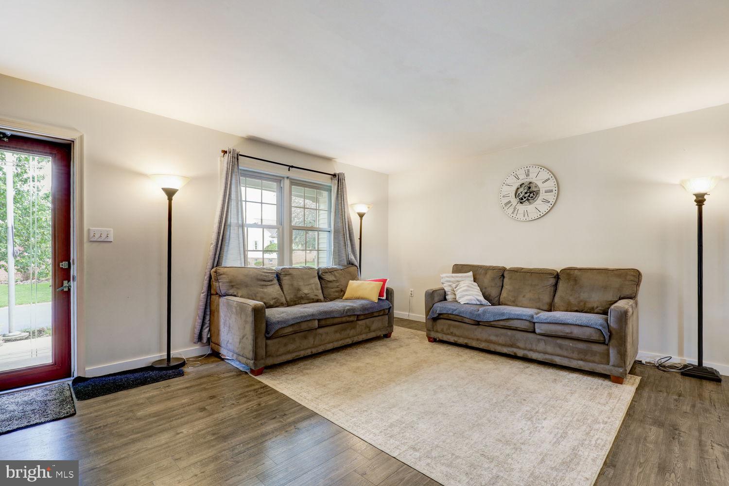 559 GREENVIEW DRIVE