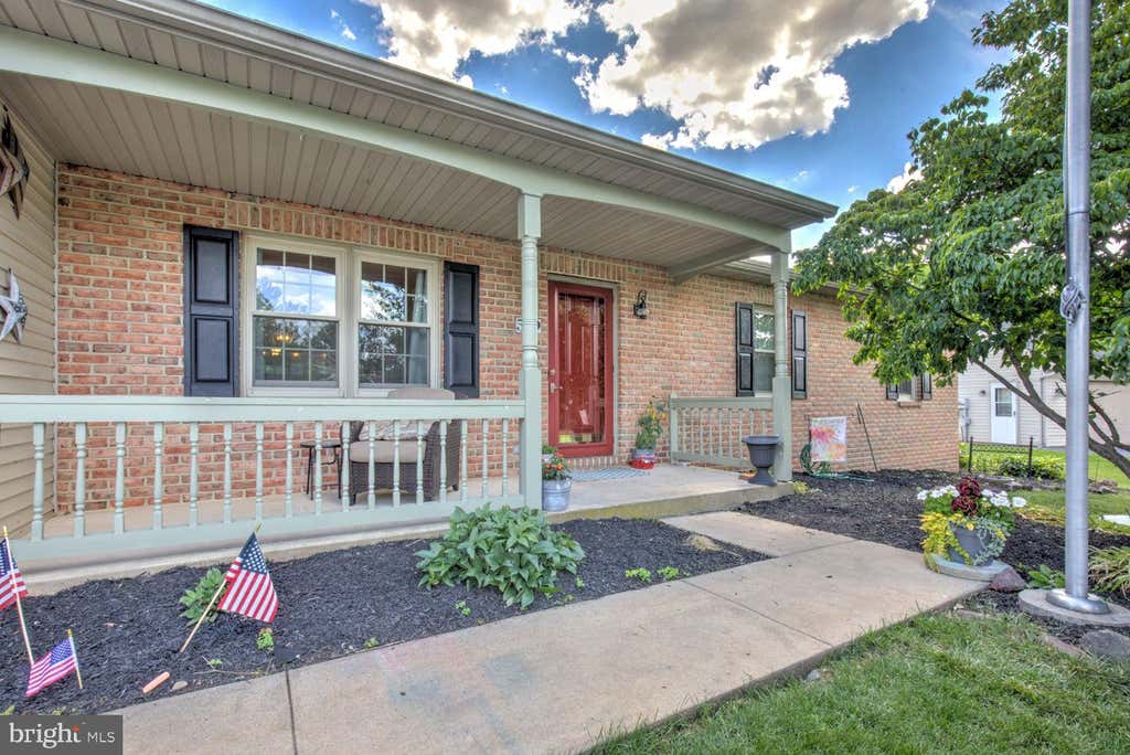 Photo of 559 Greenview Drive, DENVER, PA 17517 (MLS # PALA2089416)