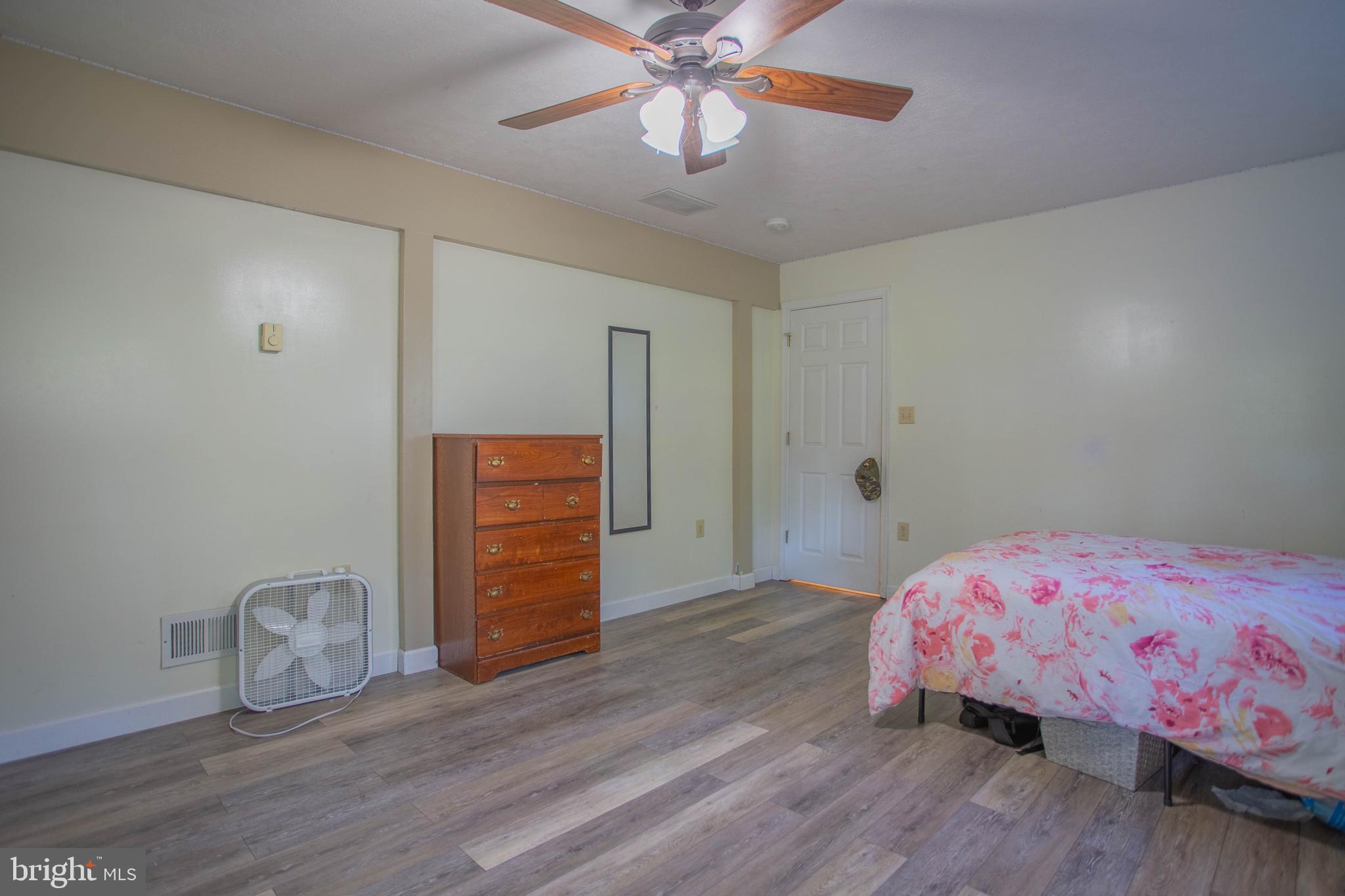 FOXCREST MANOR - Residential