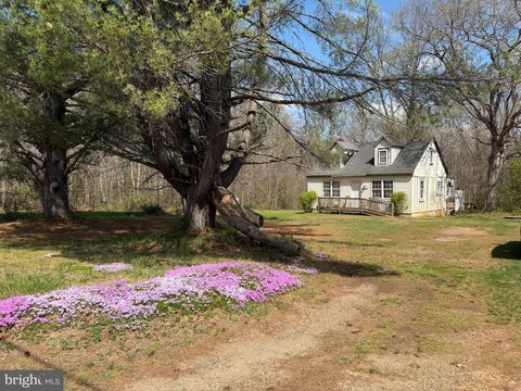 Homes For Sale - 10737 Robert E Lee Drive<br/> SPOTSYLVANIA, VA 22551