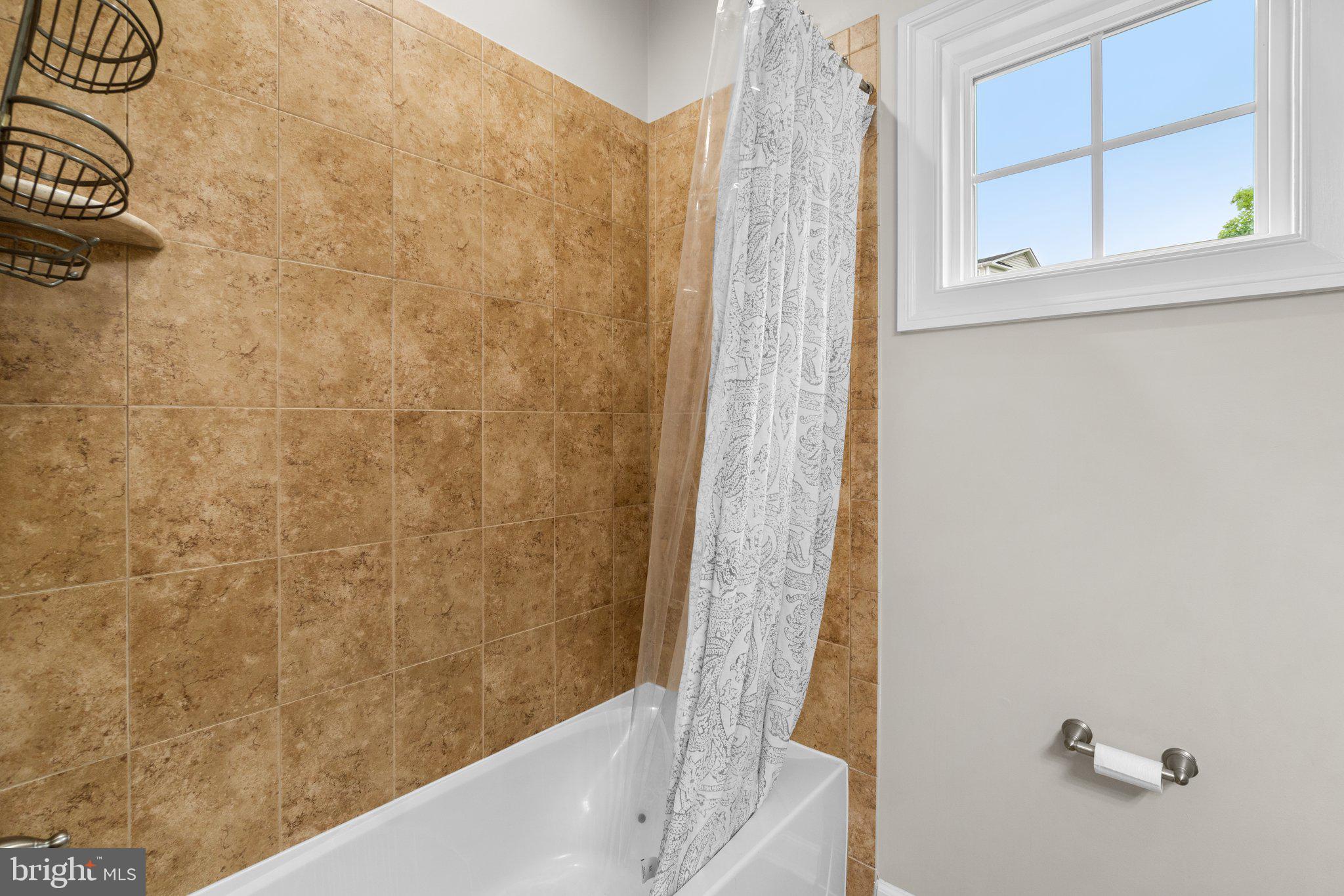 AUTUMN RIVER - Residential