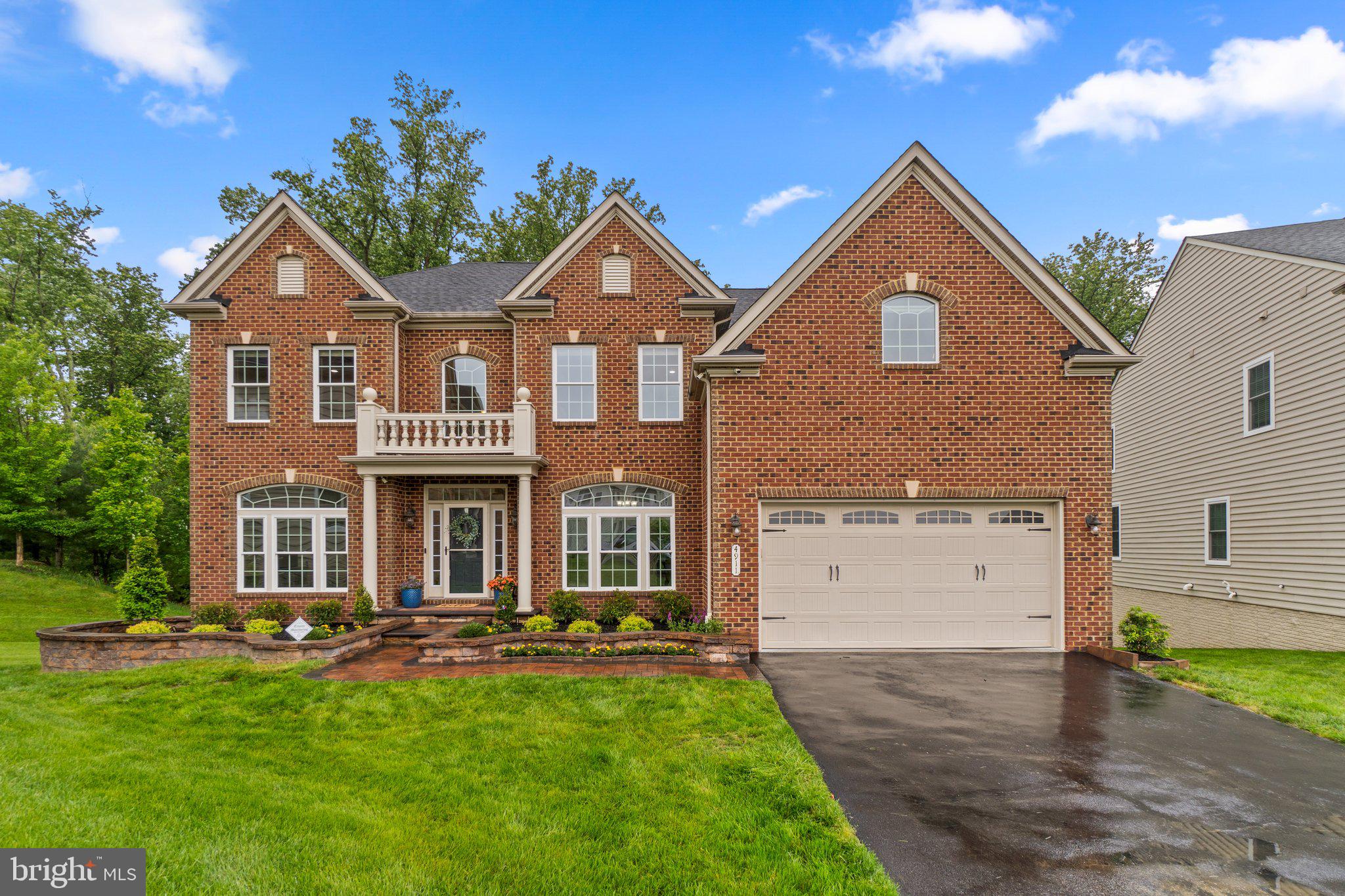 AUTUMN RIVER - Residential