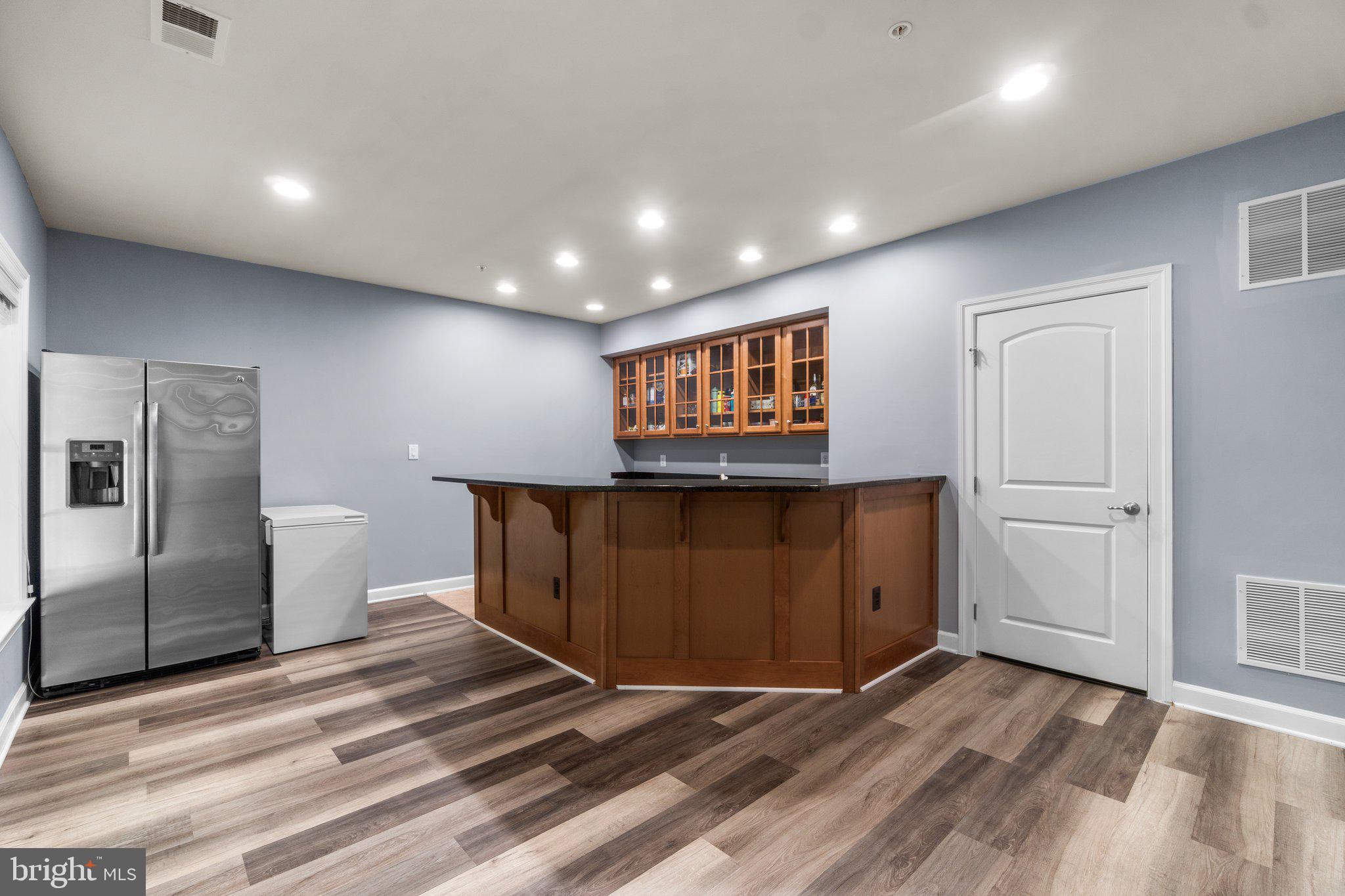 AUTUMN RIVER - Residential